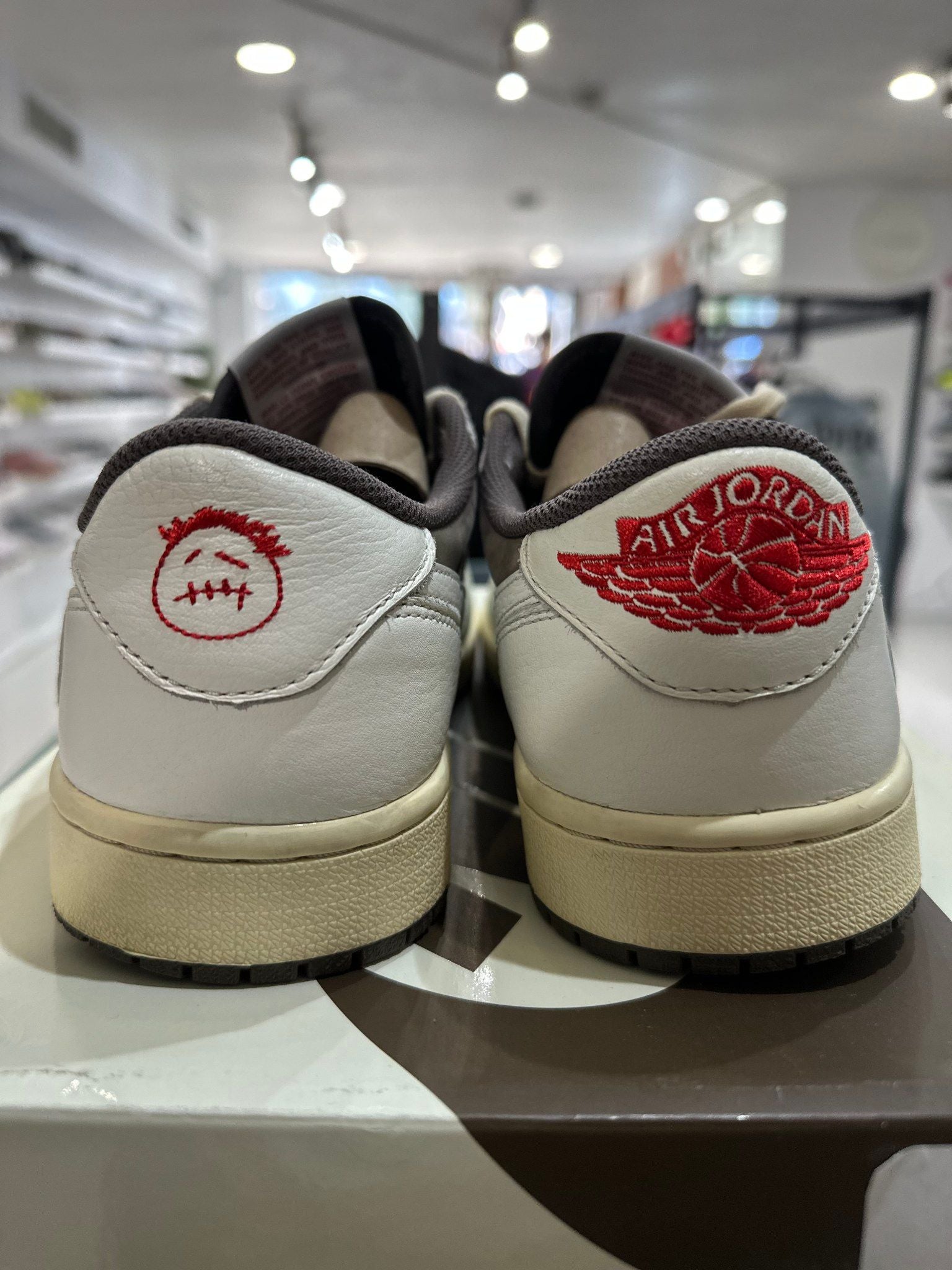Jordan 1 Retro Low OG SP Travis Scott Reverse Mocha, lightly pre-owned, US Men's 8.5 – photo 6 of 7