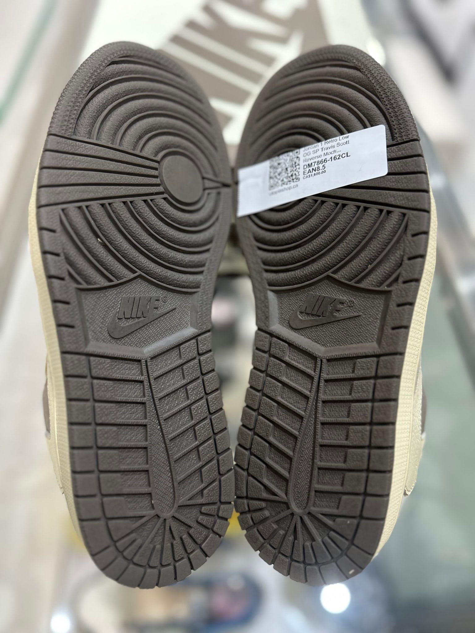 Jordan 1 Retro Low OG SP Travis Scott Reverse Mocha, lightly pre-owned, US Men's 8.5 – photo 7 of 7