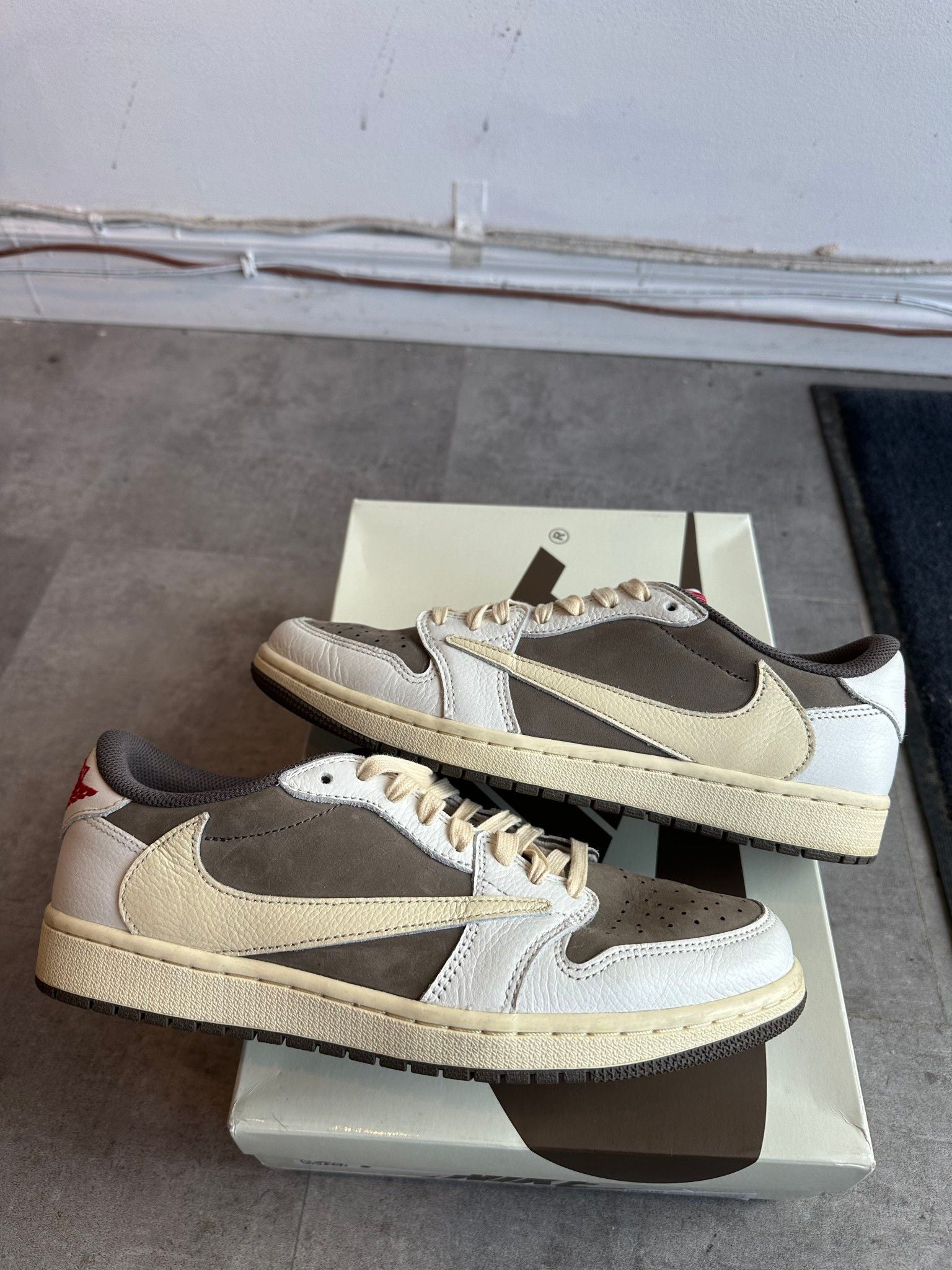 Jordan 1 Retro Low OG SP Travis Scott Reverse Mocha, pre-owned, US Men's 8.5 – photo 4 of 7