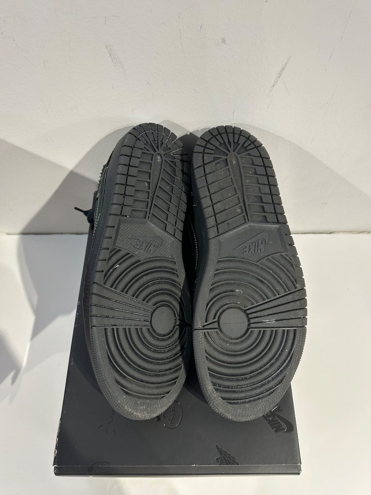 Jordan 1 Retro Low Travis Scott Black Phantom - Pre-Owned Size 9 – Utopia