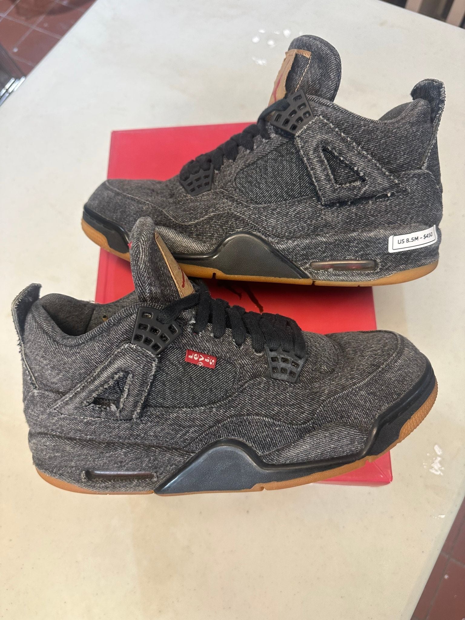 Jordan 4 Retro Levi's Black (Black Levi's Tag), pre-owned, US Men's 8.5 – photo 4 of 7