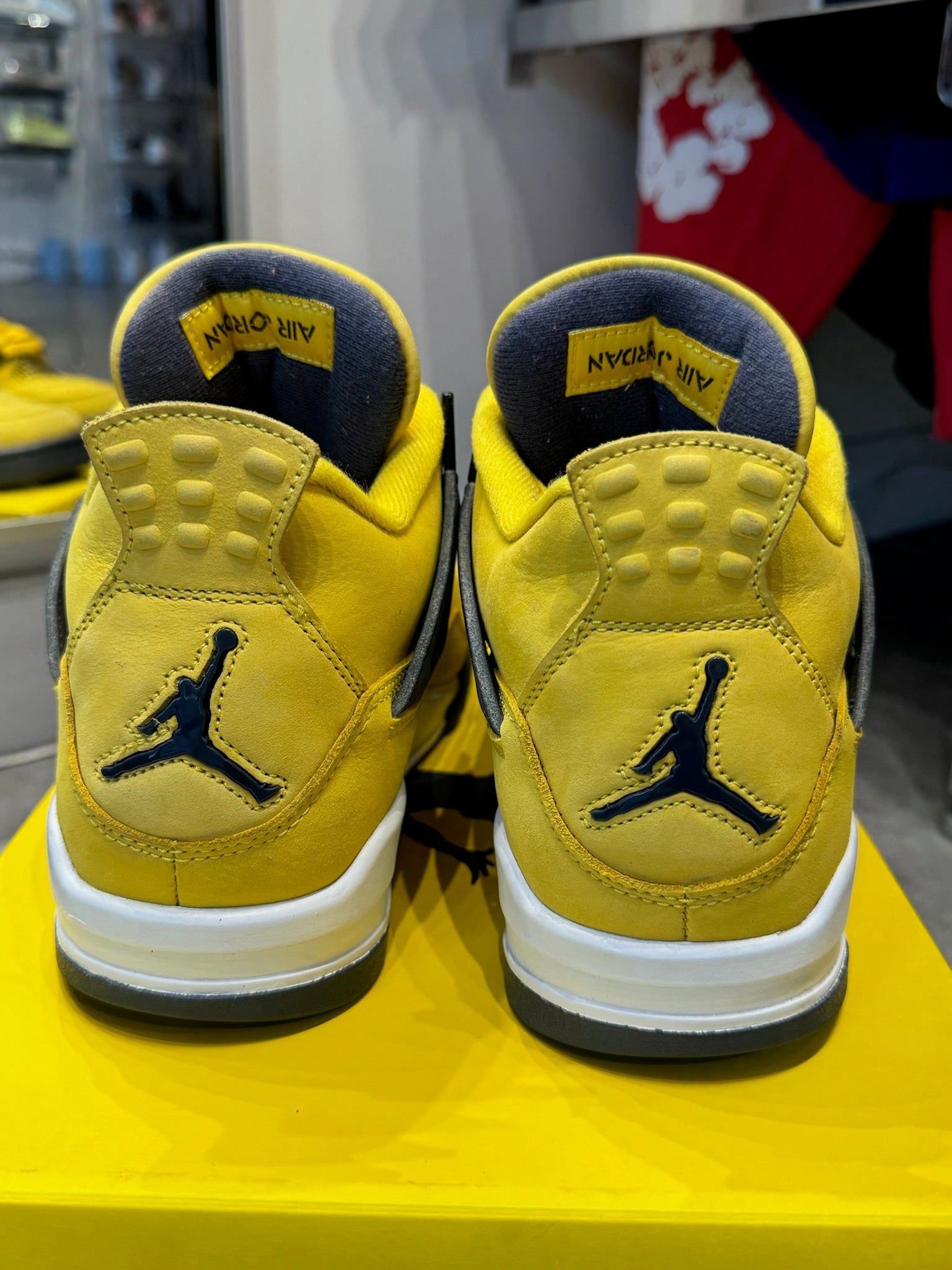 Jordan 4 Retro Lightning (2021), pre-owned, US Men's 8.5 – photo 6 of 7