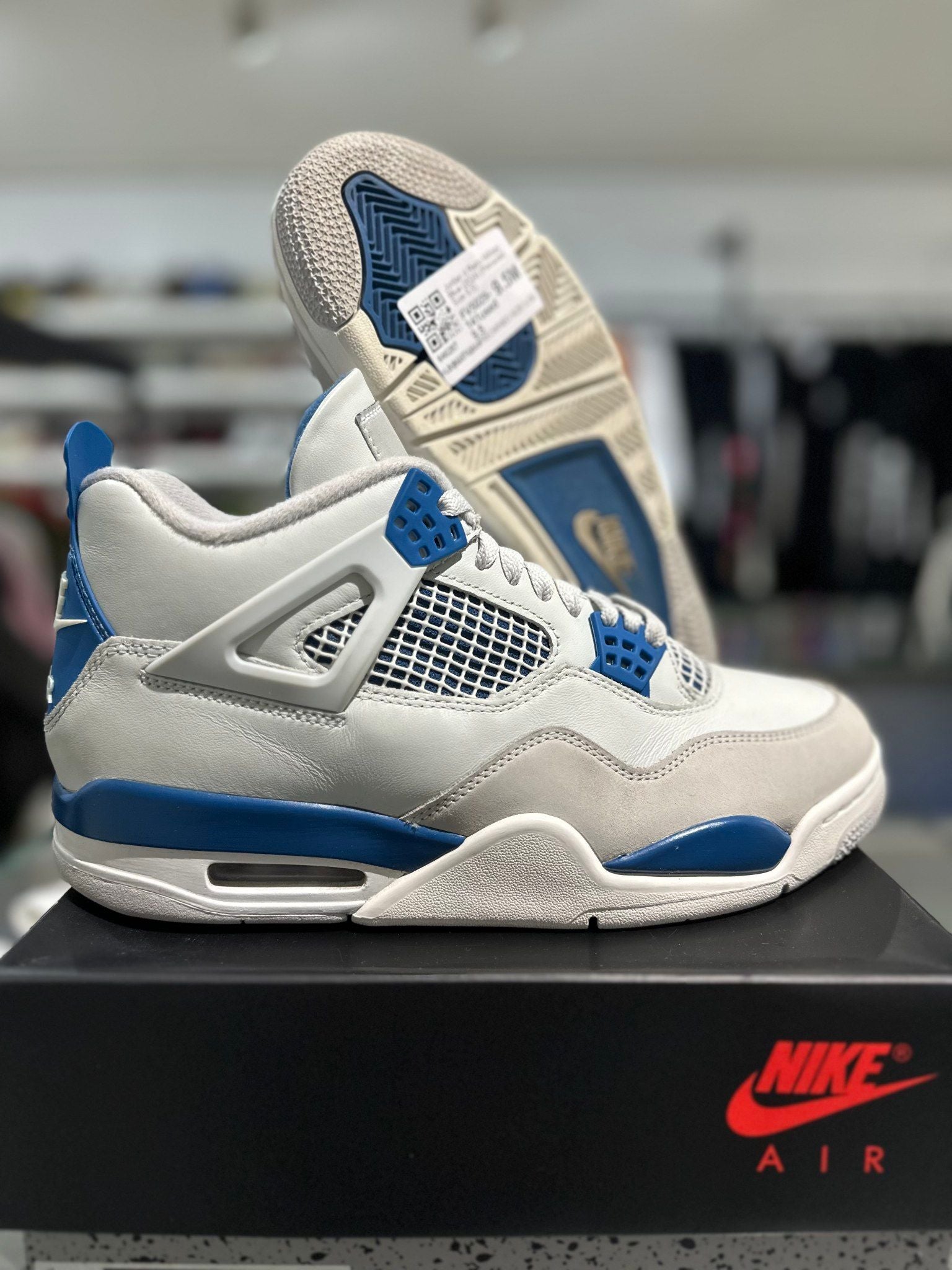 Jordan 4 Retro Military Blue (2024), pre-owned, US Men's 9.5 – photo 2 of 7