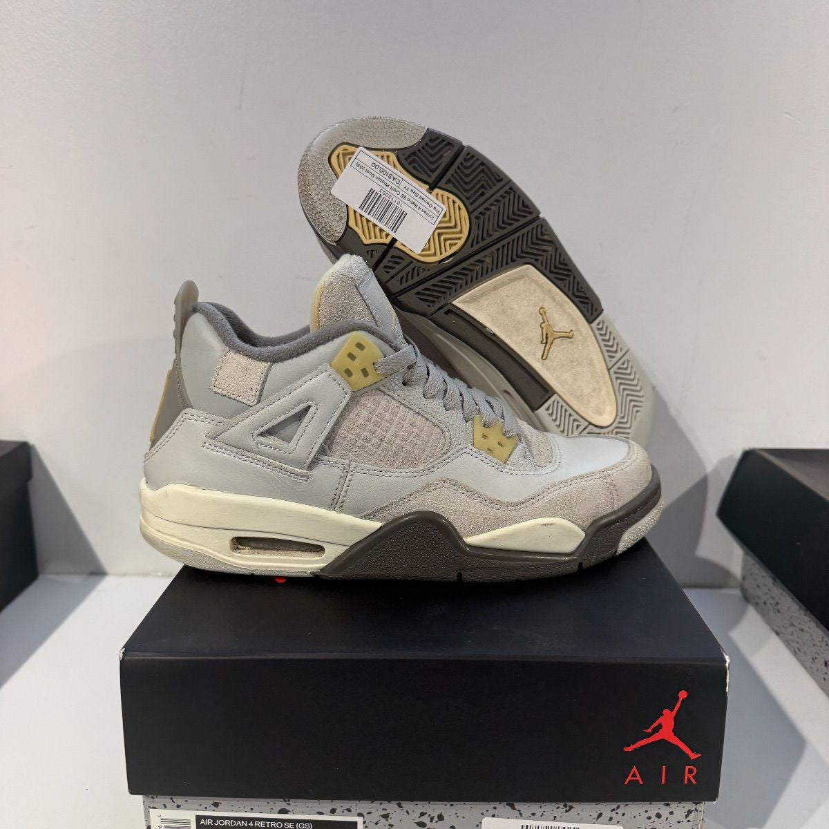Jordan 4 Retro SE Craft Photon Dust (GS), pre-owned, US Youth 7 – photo 2 of 6