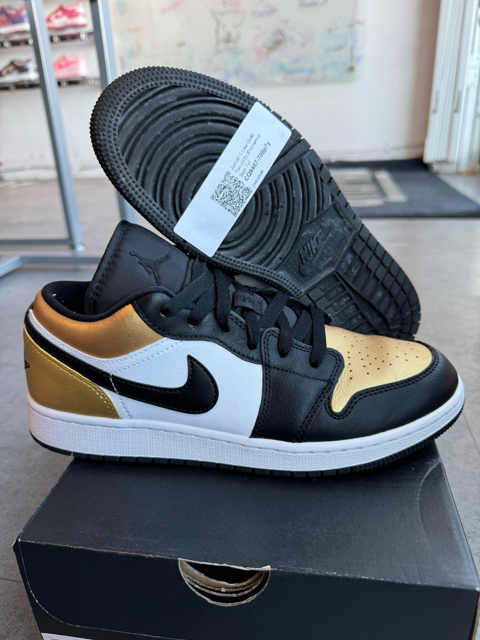 Jordan 1 Low Gold Toe (GS) (Preowned Size 7y)