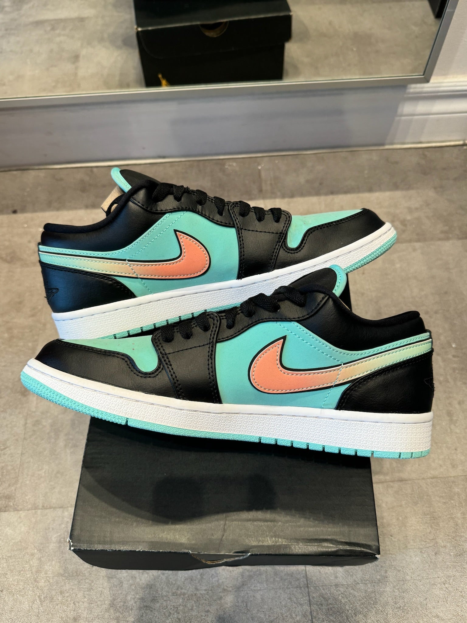 Jordan 1 Low SE Tropical Twist (Preowned)