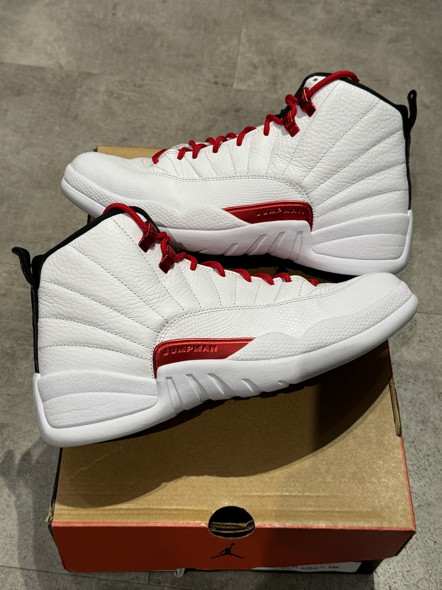 Air Jordan 12 Retro Twist (Preowned Size 9)