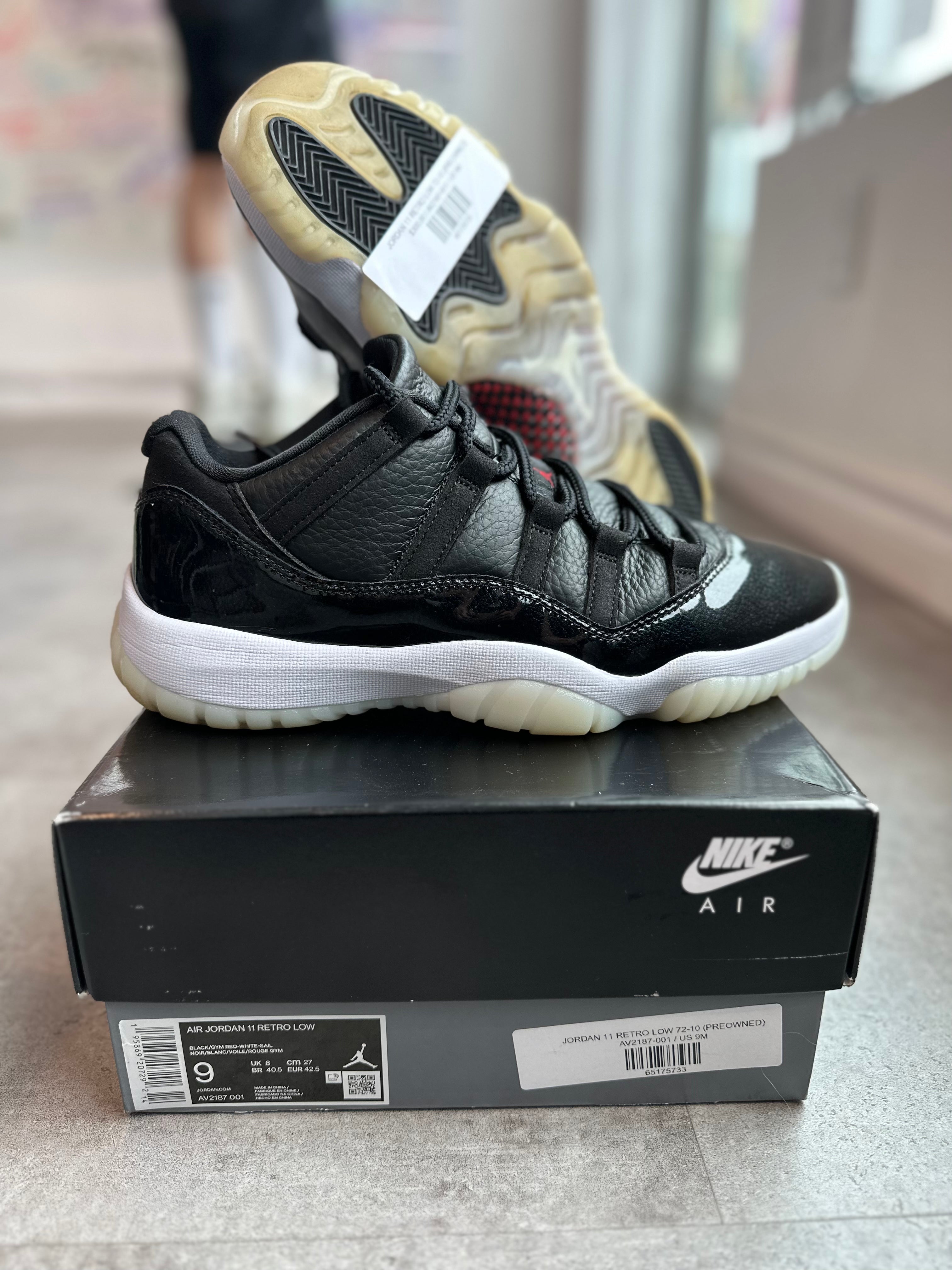 Jordan 11 Retro Low 72-10 (Preowned Size 9)