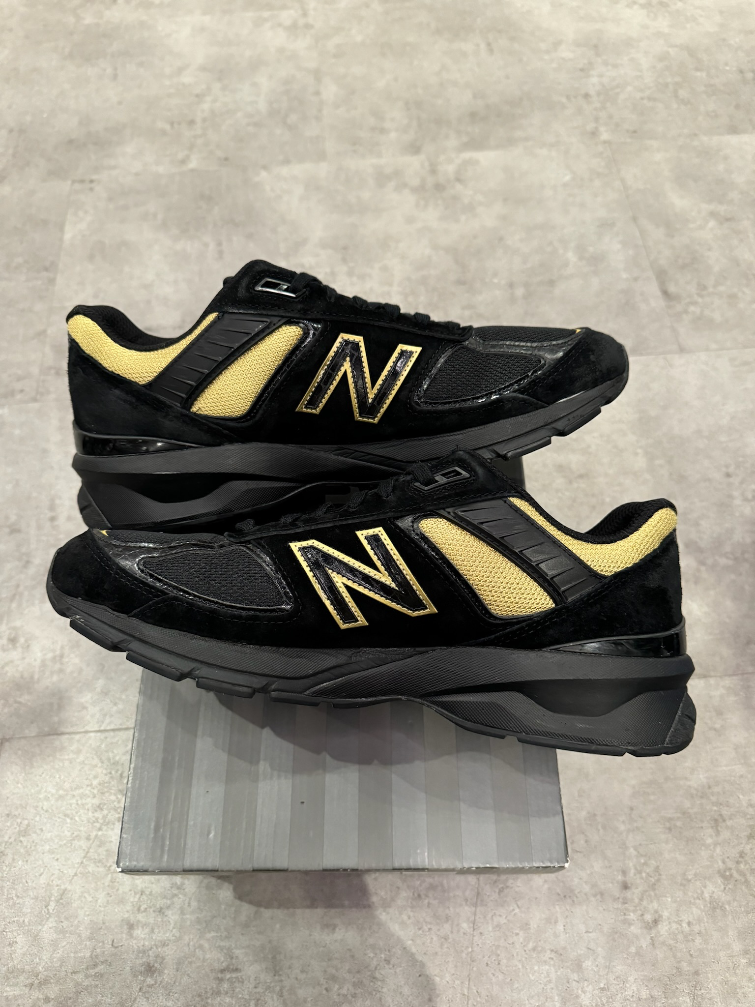 New Balance 990v5 Black Gold (Preowned size 11.5)