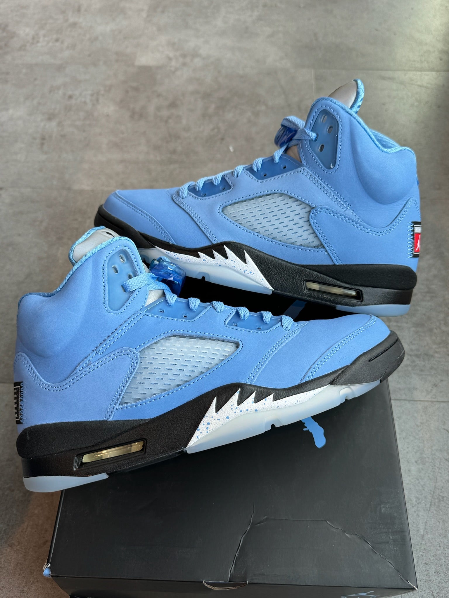 Jordan 5 Retro SE UNC (Preowned)