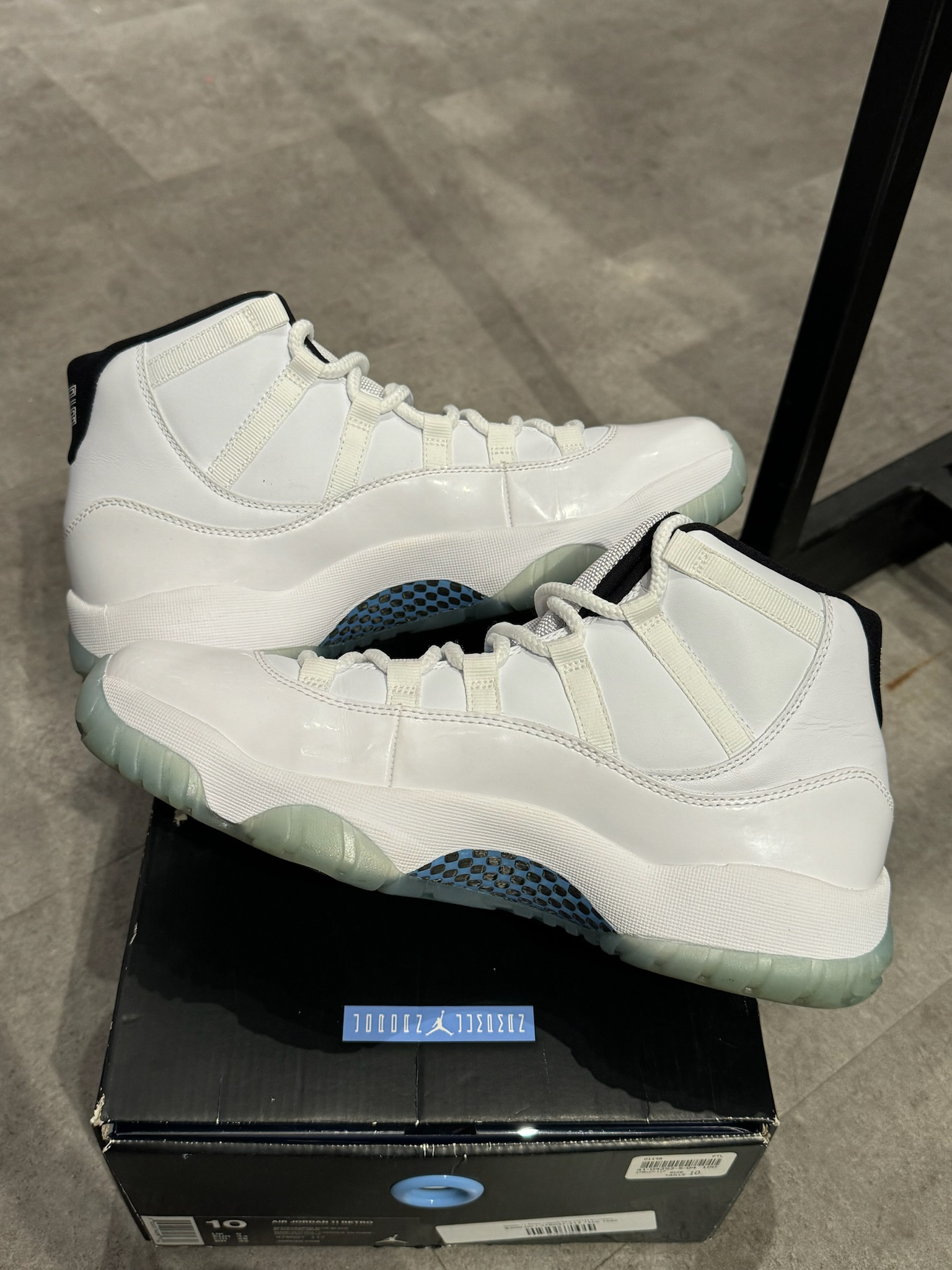 Jordan 11 Retro Legend Blue (2014) (Preowned Size 10)