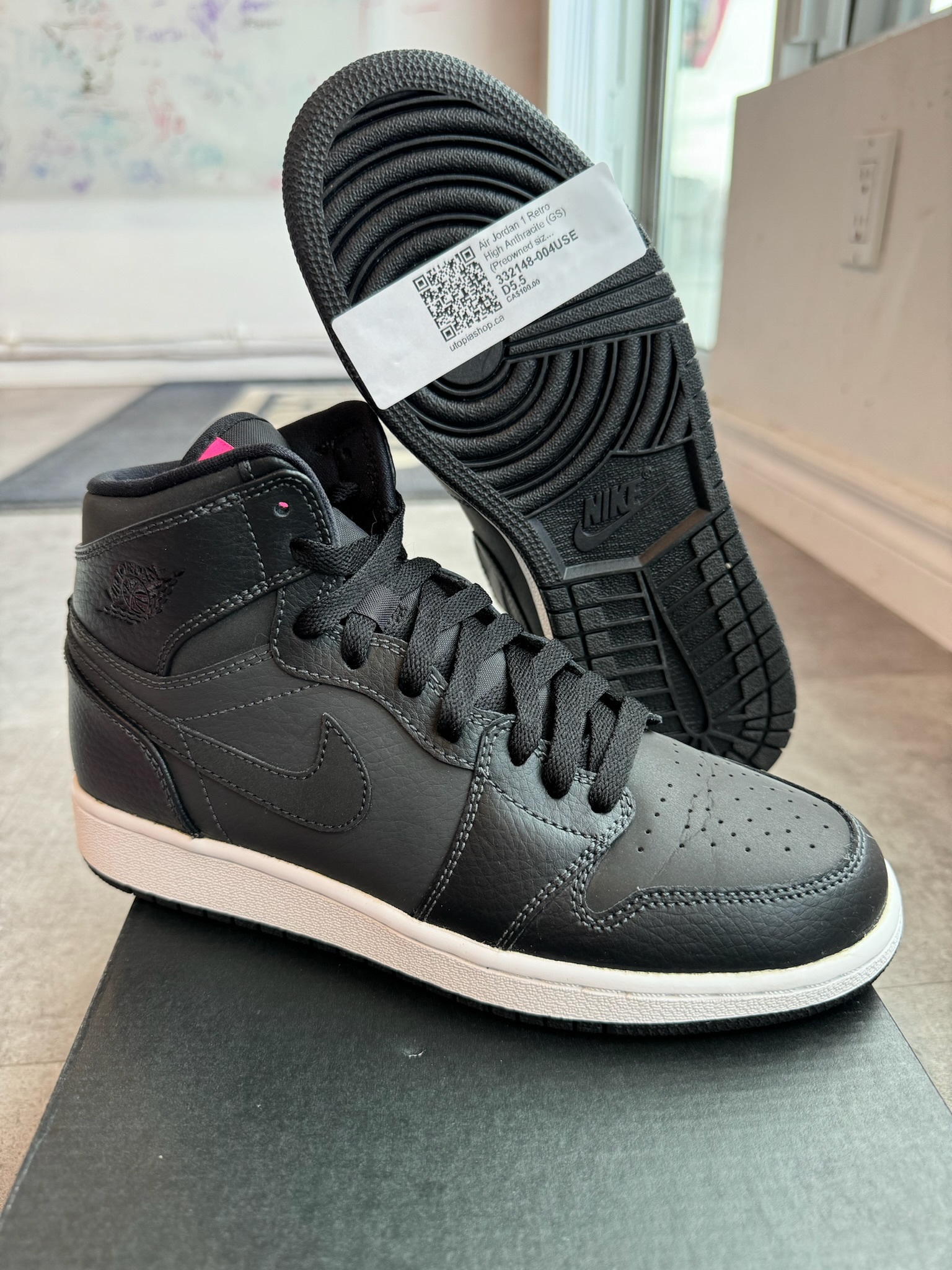 Air Jordan 1 Retro High Anthracite (GS) (Preowned size 5.5Y)