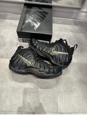 Nike Air Foamposite Pro Black Metallic Gold (Preowned Size 11)