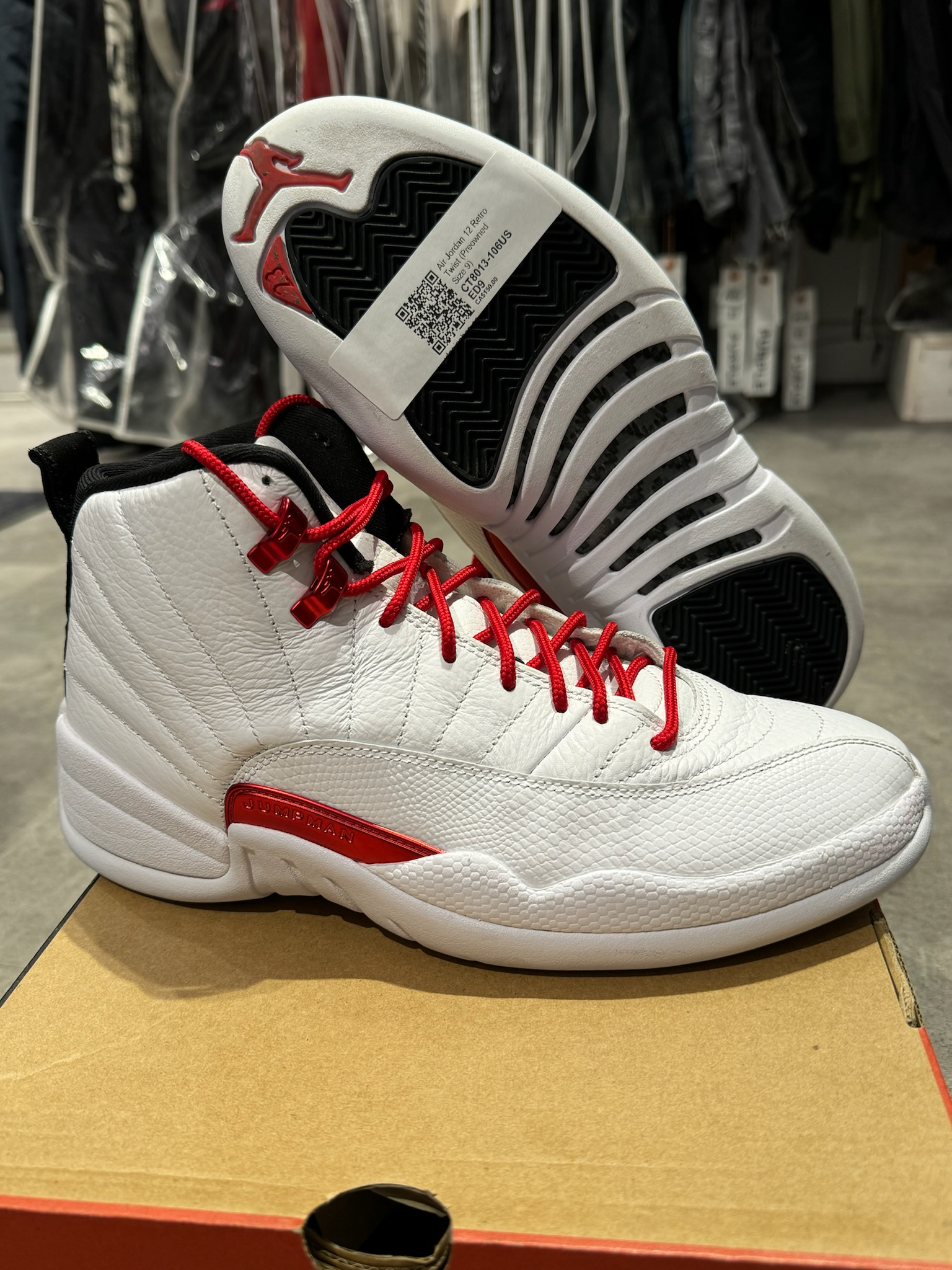 Air Jordan 12 Retro Twist (Preowned Size 9)