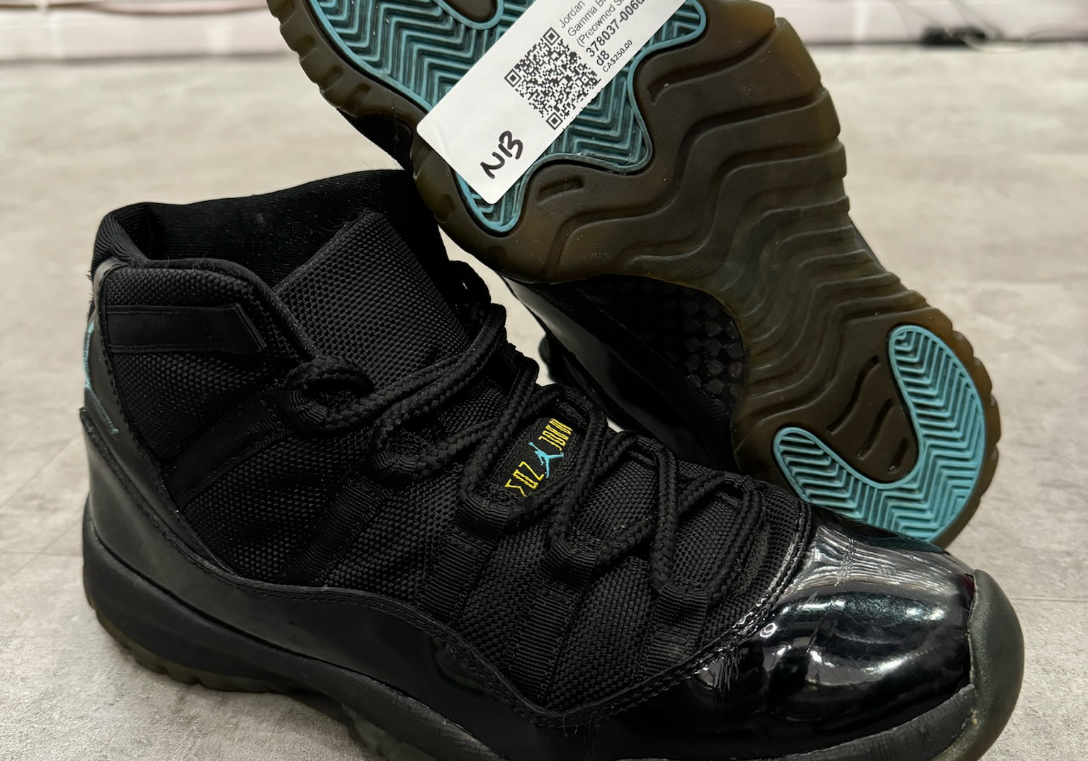 Jordan 11 Retro Gamma Blue (Preowned Size 8)