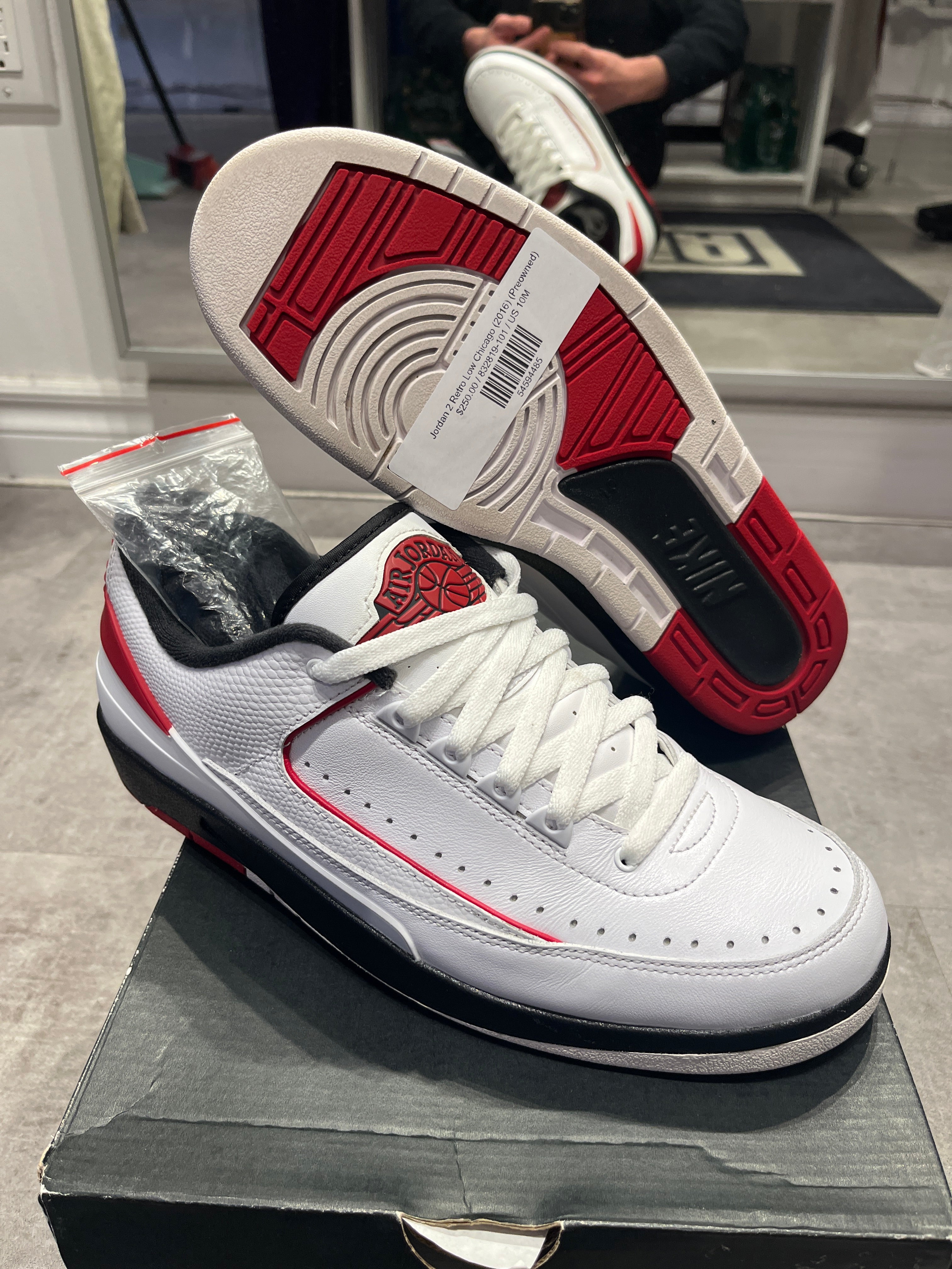 Jordan 2 Retro Low Chicago (2016) (Preowned Size 10)