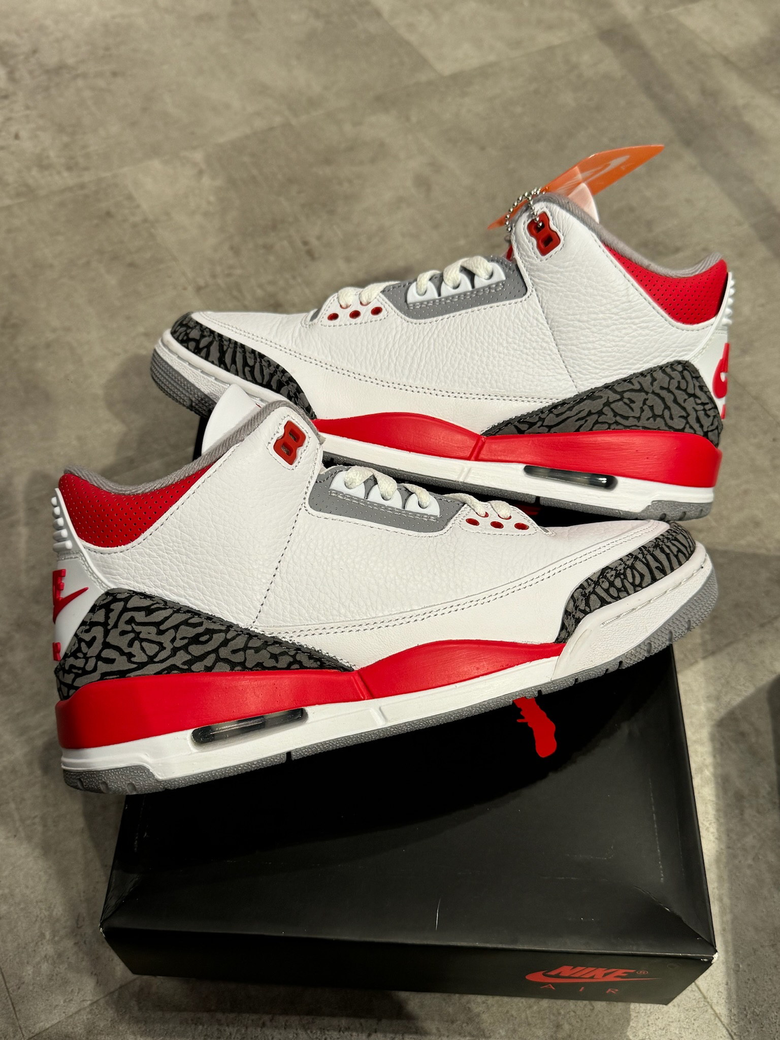 Jordan 3 Retro Fire Red (2022) (Preowned Size 8.5)