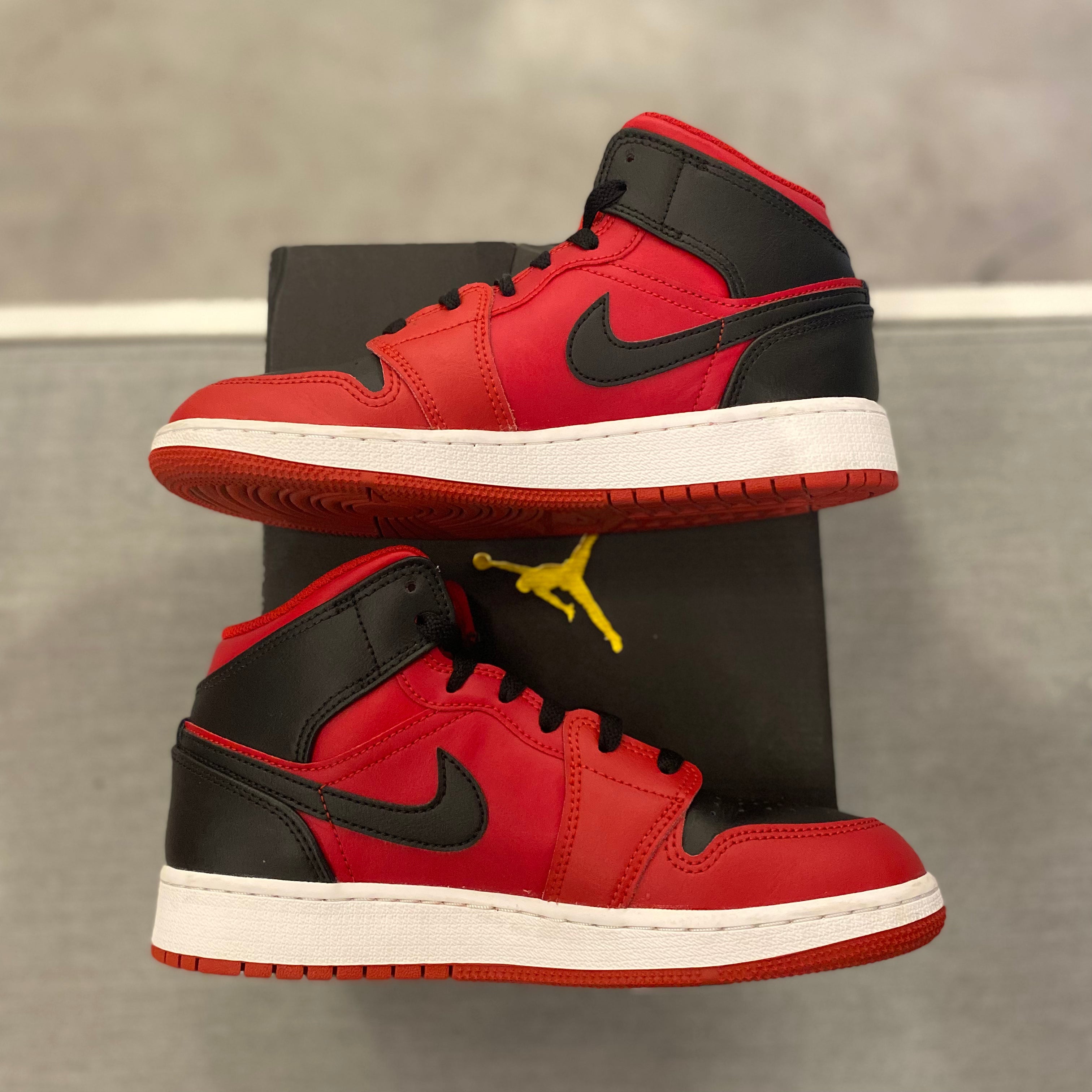 Jordan 1 Mid Reverse Bred (GS) (Preowned Size 5y)