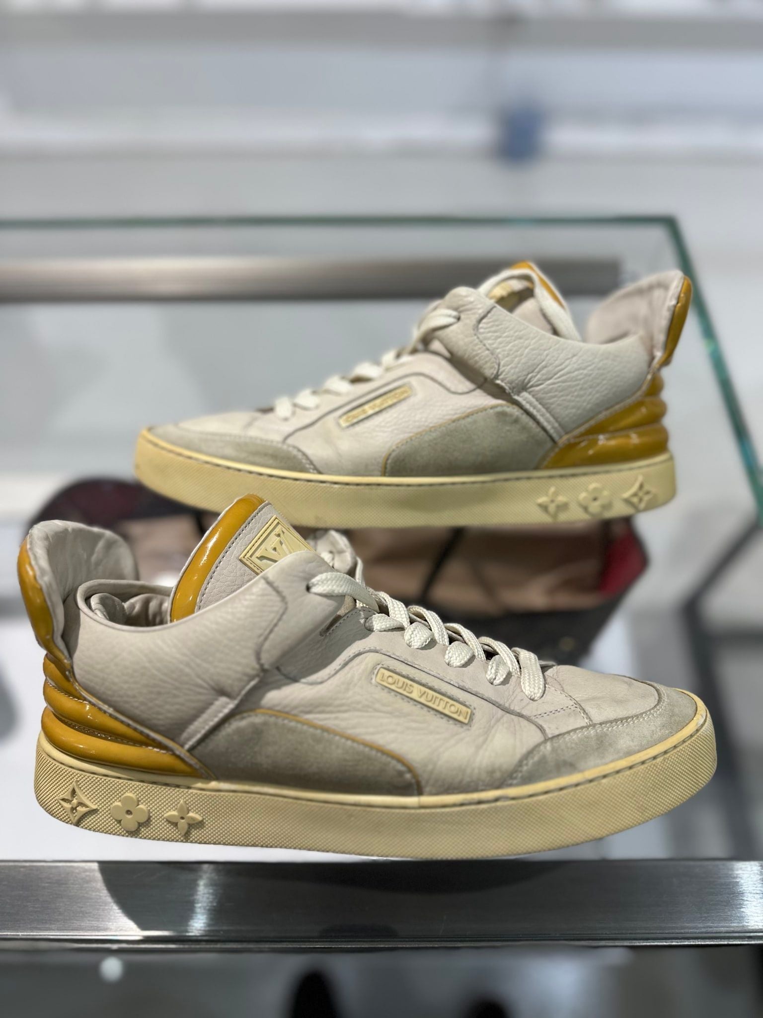 Louis Vuitton Don Kanye Cream, pre-owned, US Men's 9 – photo 4 of 7