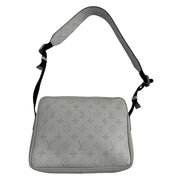 Louis Vuitton Taiga Monogram Eclipse Outdoor Messenger, pre-owned – photo 2 of 5
