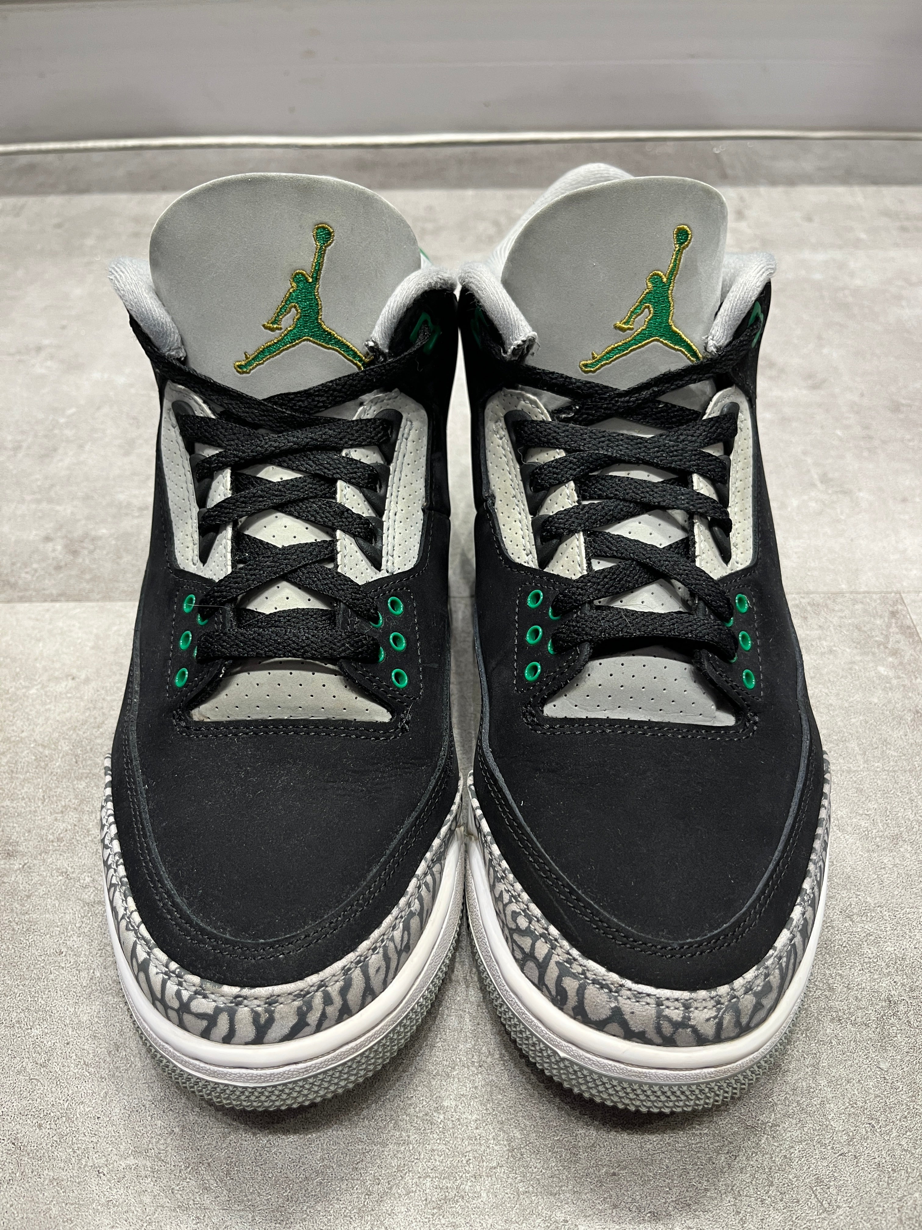 Jordan 3 Retro Pine Green (Preowned Size 10.5)