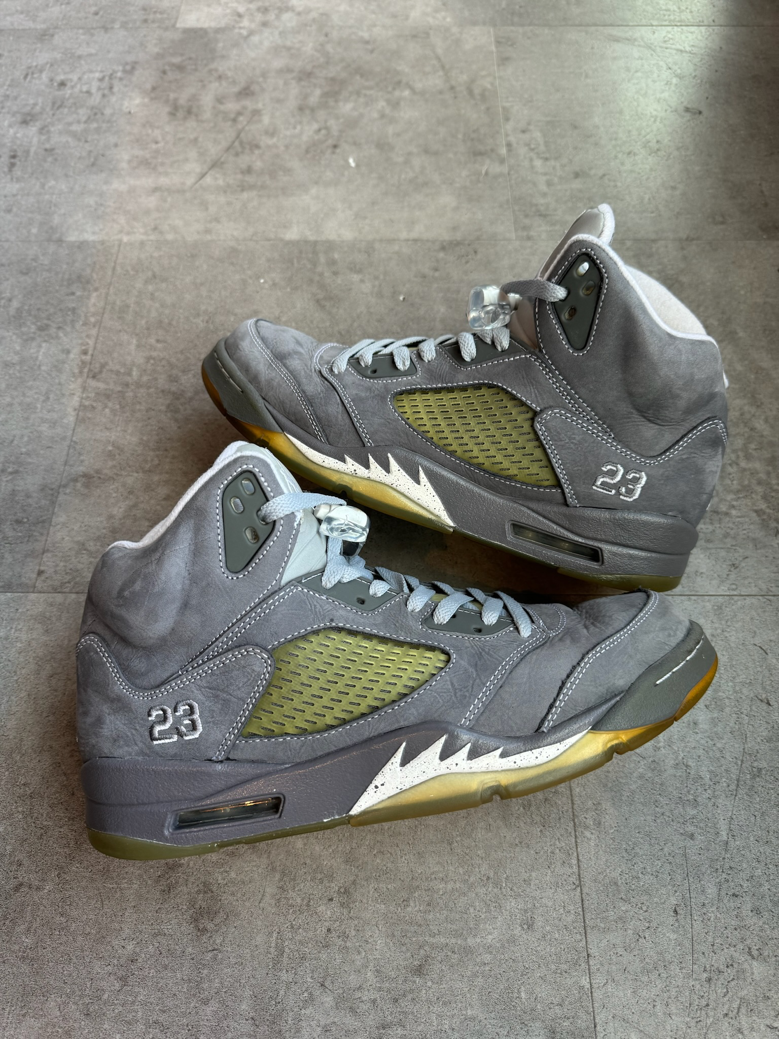 Jordan 5 Retro Wolf Grey (Preowned Size 10.5)