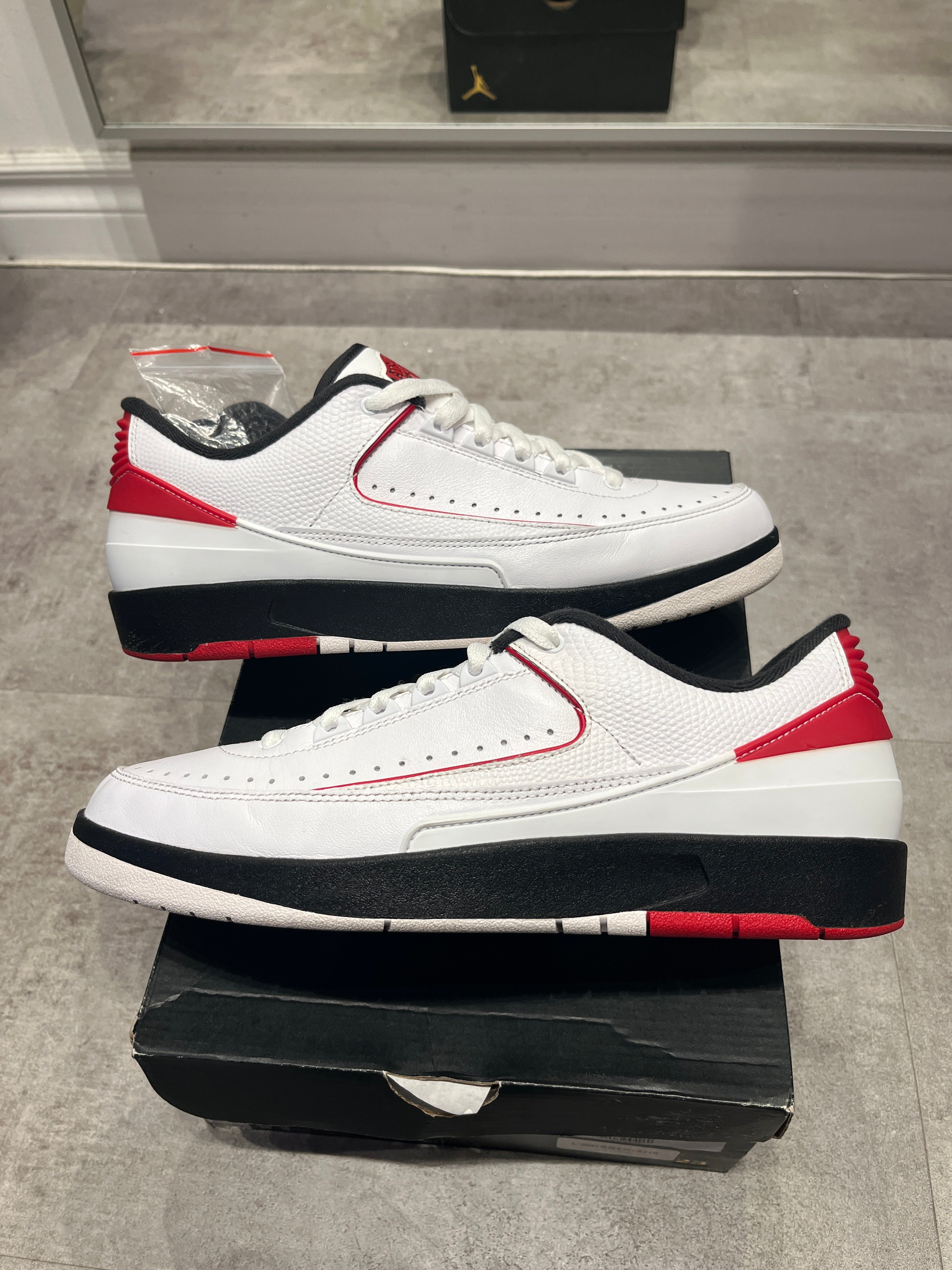 Jordan 2 Retro Low Chicago (2016) (Preowned Size 10)