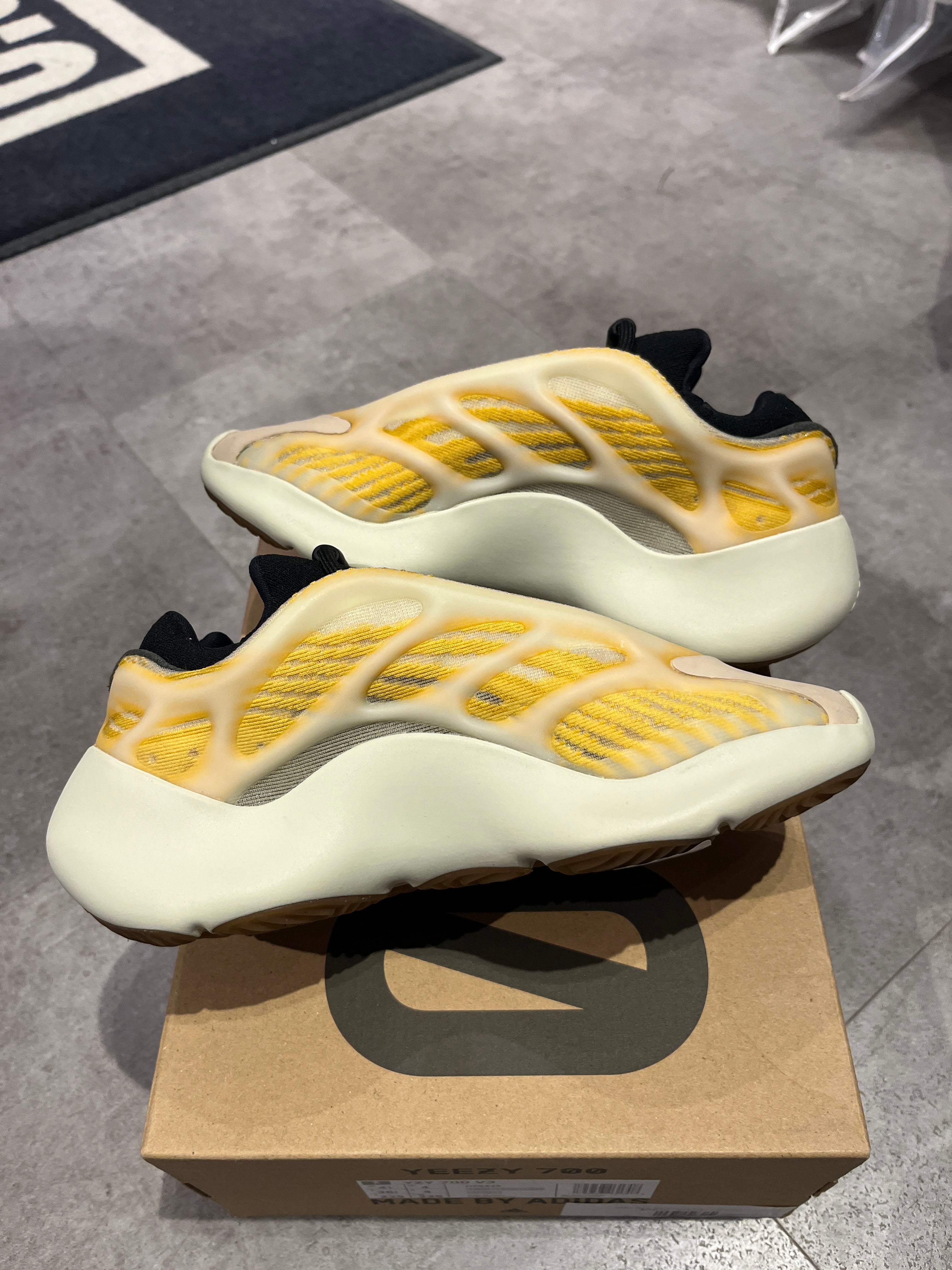 Adidas Yeezy Boost 700 v3 Mono Safflower (Preowned)