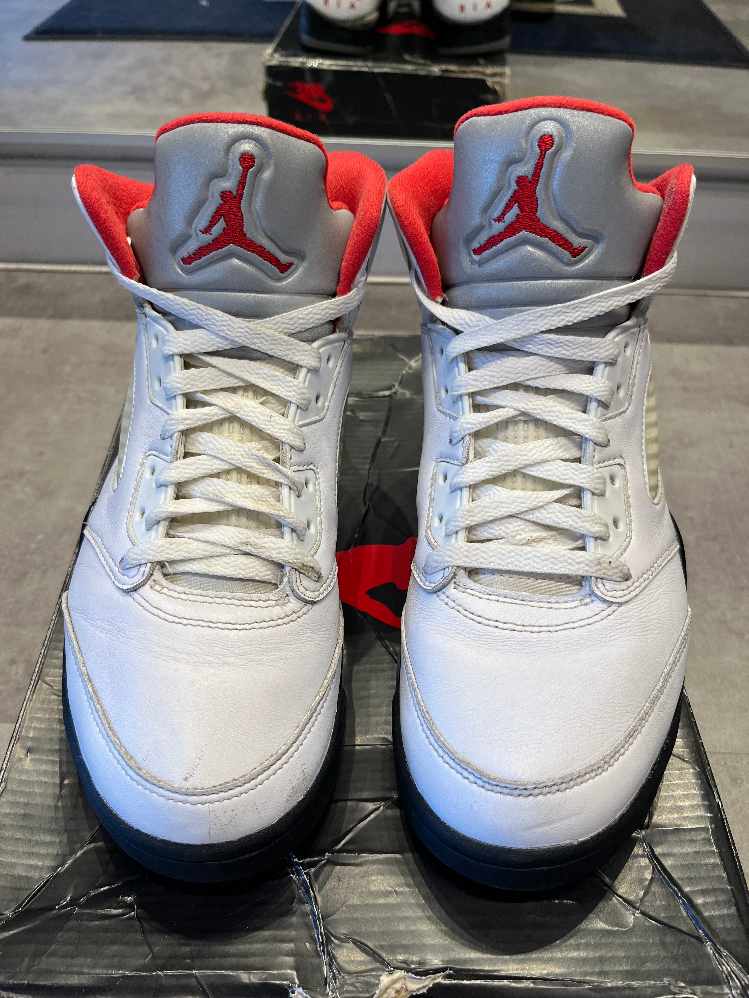 Jordan 5 Retro Fire Red (2020) (Preowned Size 8.5)