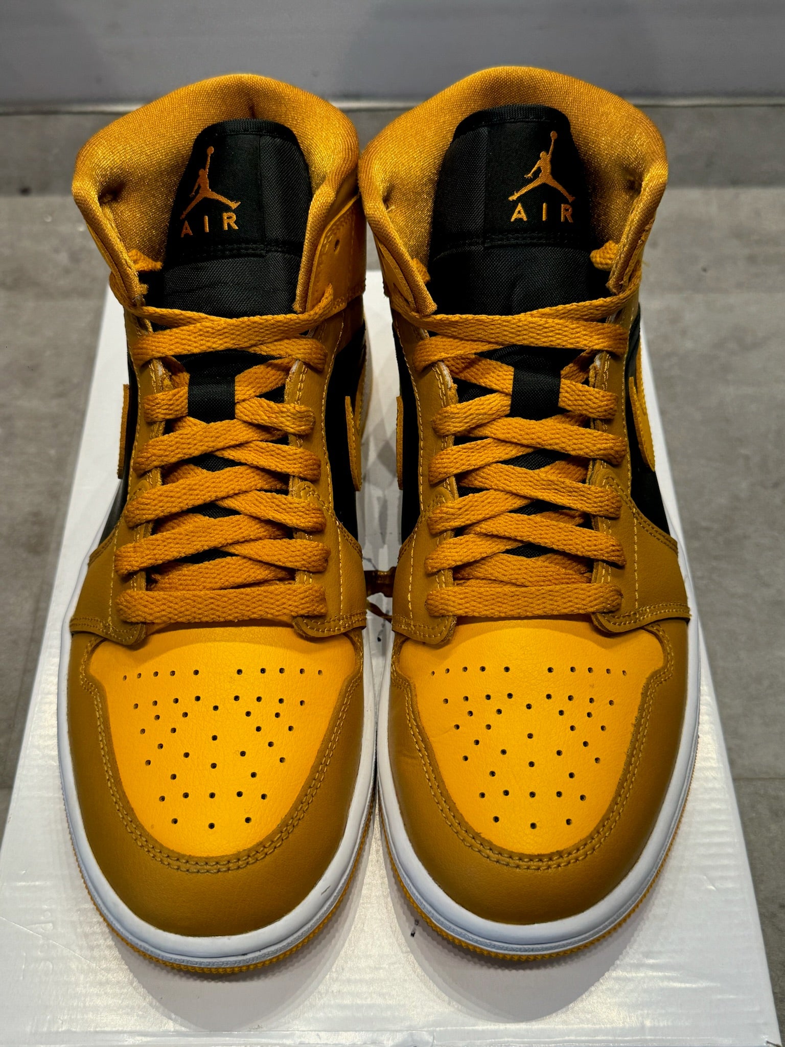 Jordan 1 Mid Chutney Taxi (W) (Preowned)