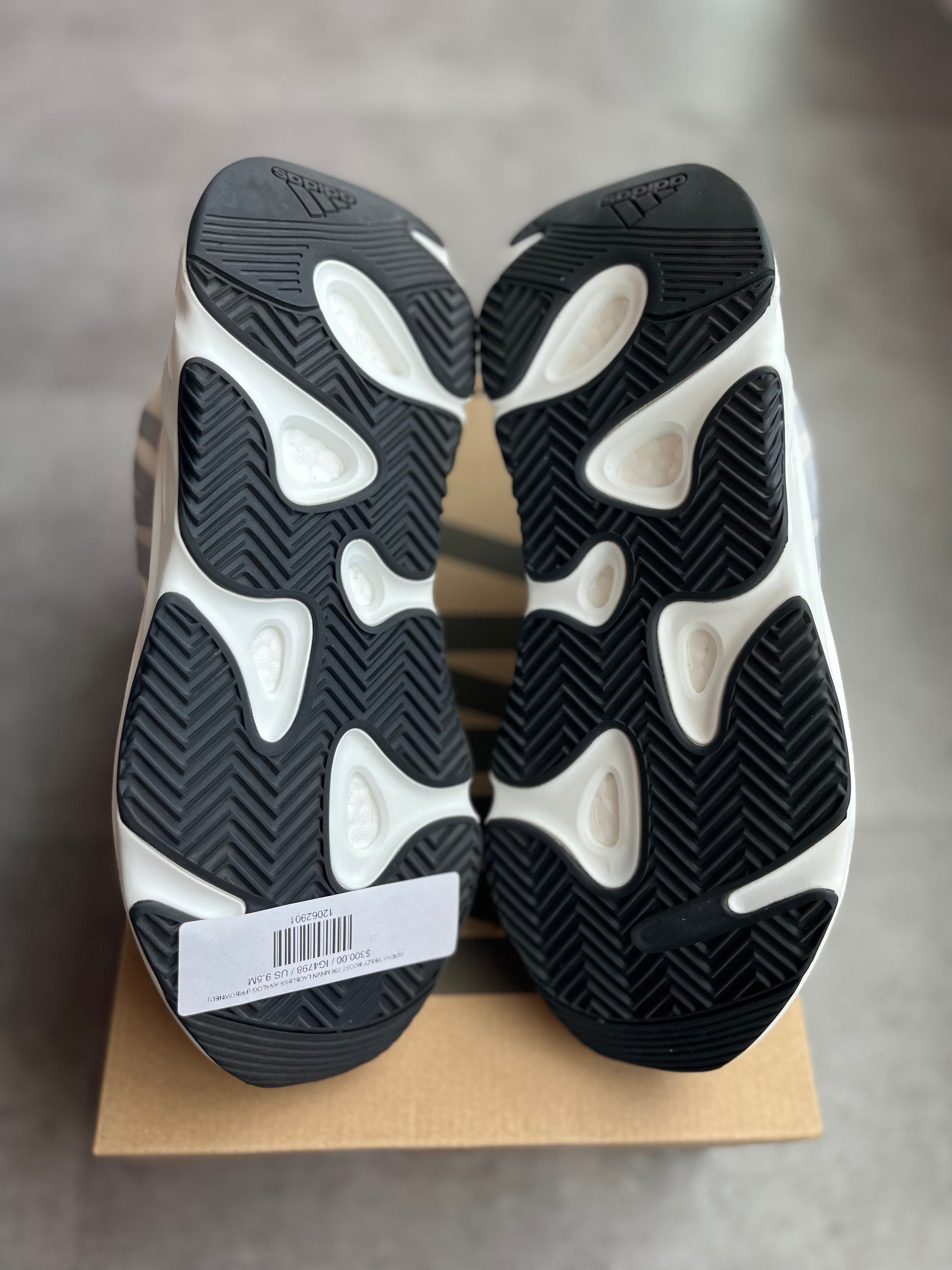 Adidas Yeezy Boost 700 MNVN Laceless Analog (Preowned)