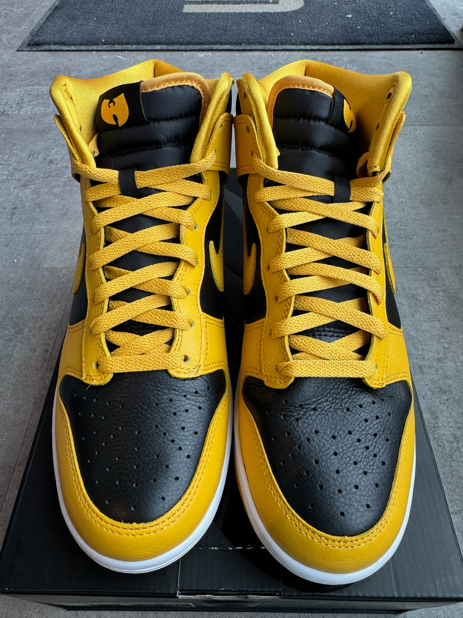 Nike Retro Dunk High Wu-Tang (2024) (Lightly Preowned Size 9)