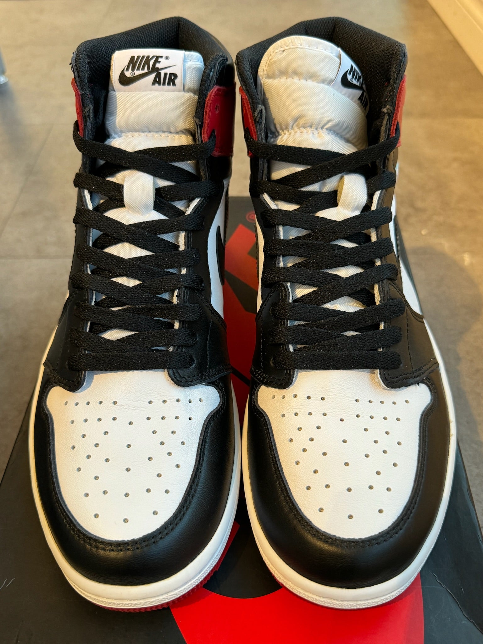 Jordan 1 Retro High OG Black Toe (2016) (Very Lightly Used)