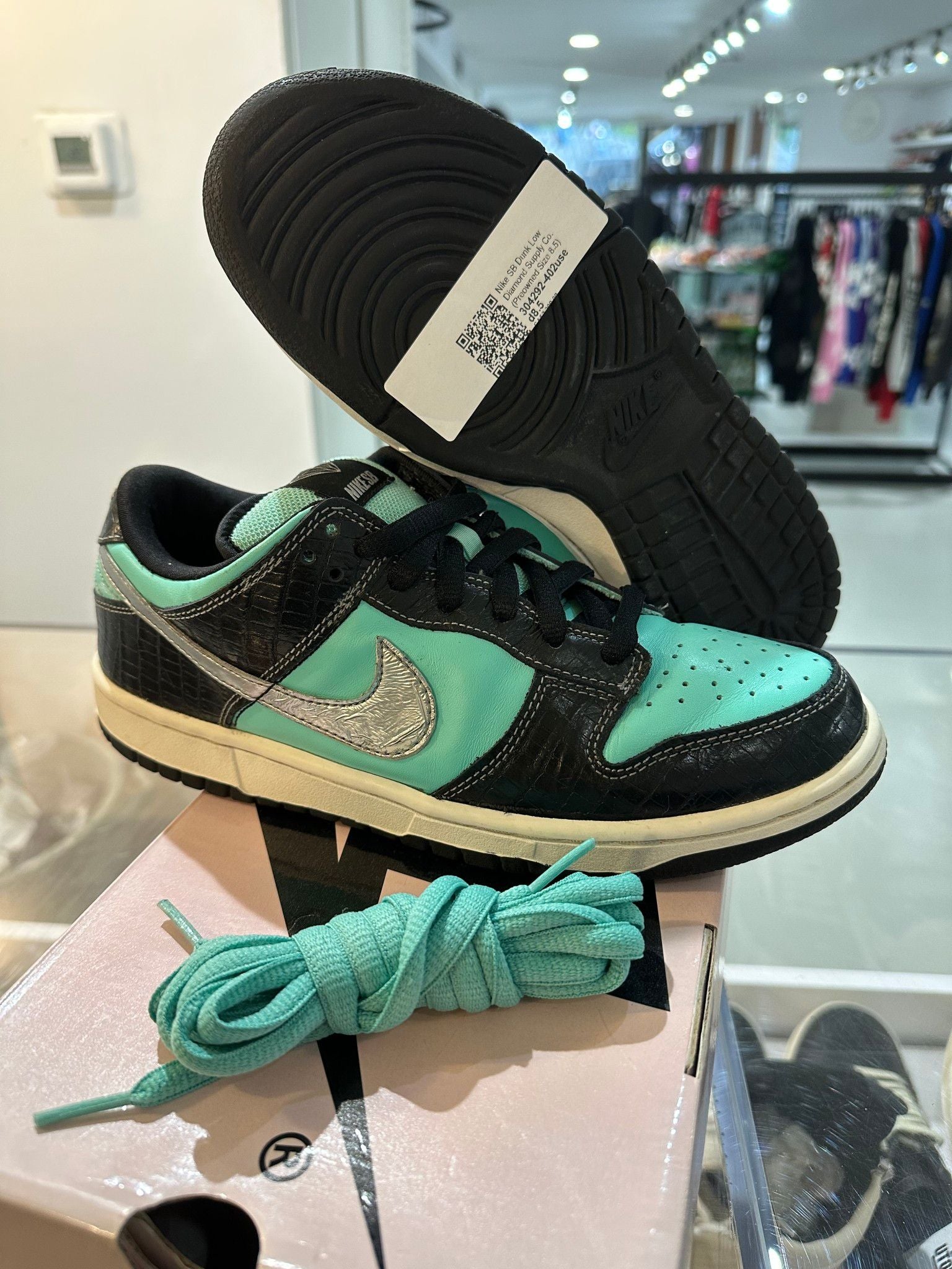 Nike SB Dunk Low Diamond Supply Co., pre-owned, US Men's 8.5 – photo 2 of 7
