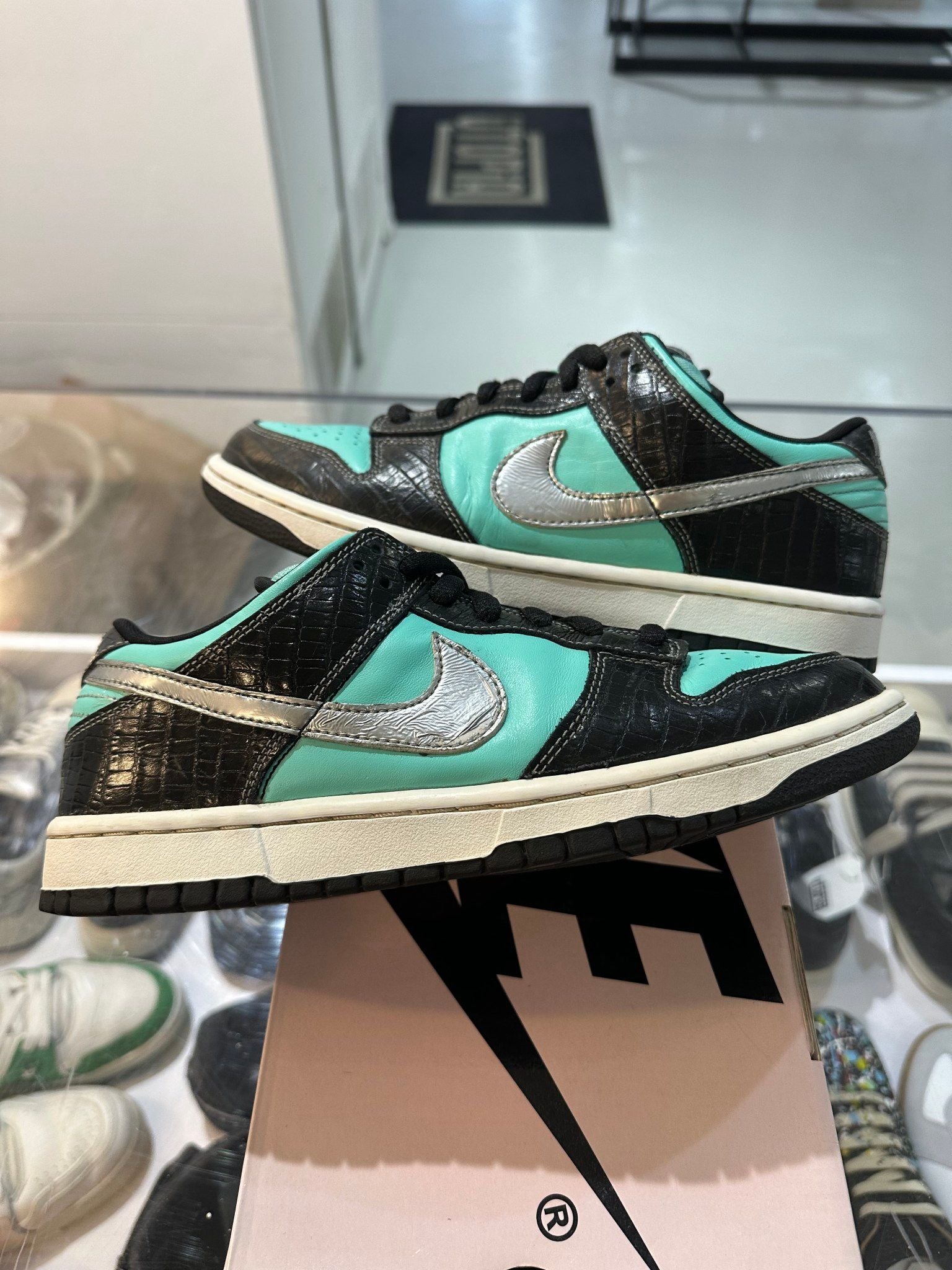 Nike SB Dunk Low Diamond Supply Co., pre-owned, US Men's 8.5 – photo 4 of 7