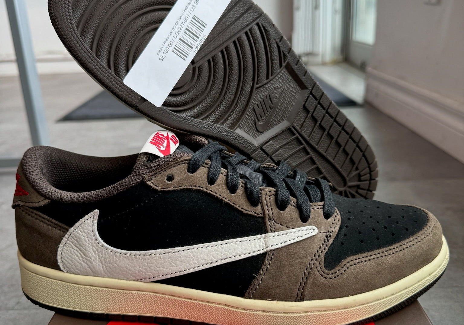 Jordan 1 Retro Low OG SP Travis Scott Mocha (Preowned Size 9 Worn 3 times)