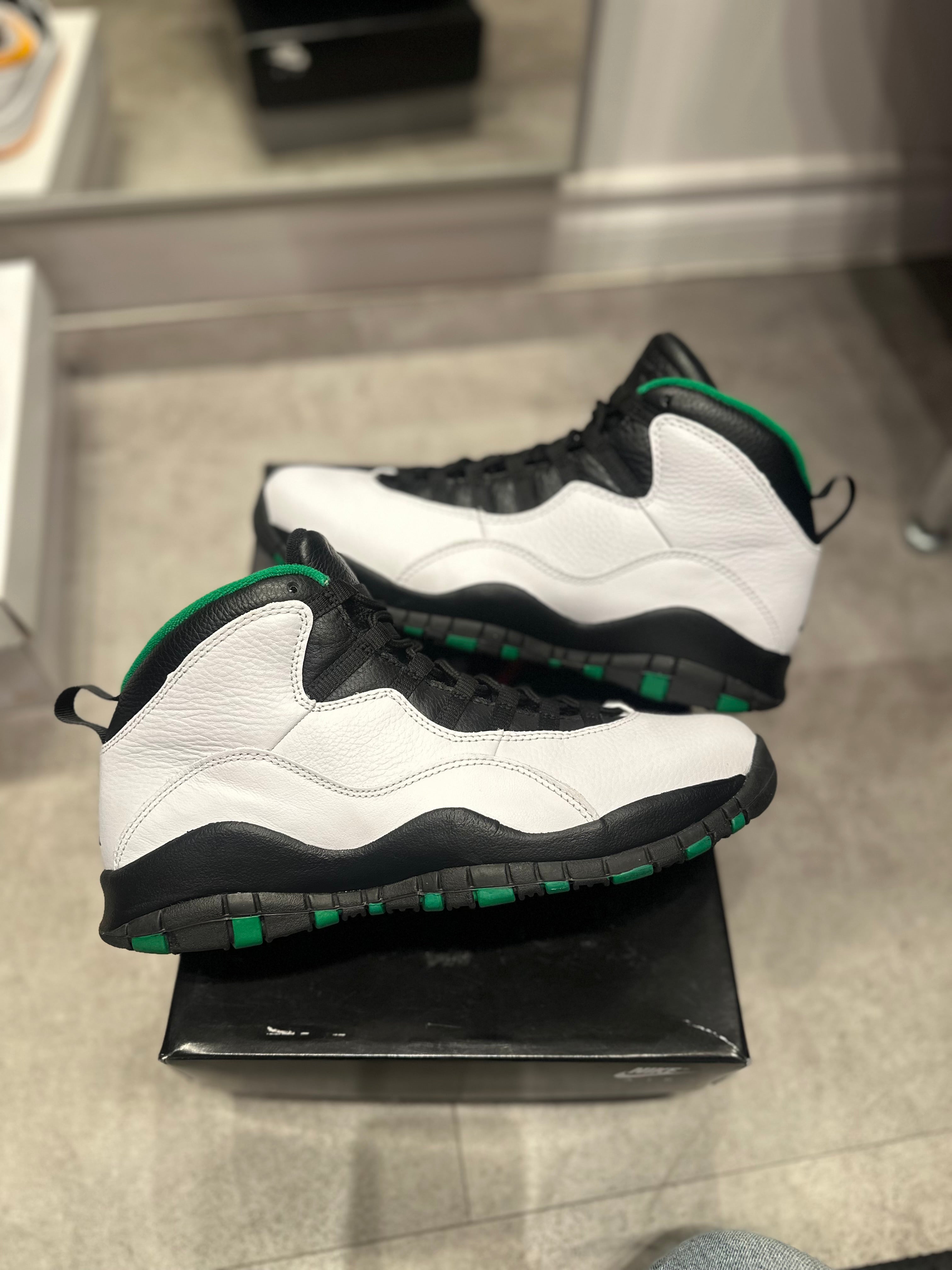 Jordan 10 Retro Seattle (Preowned Size 10.5)