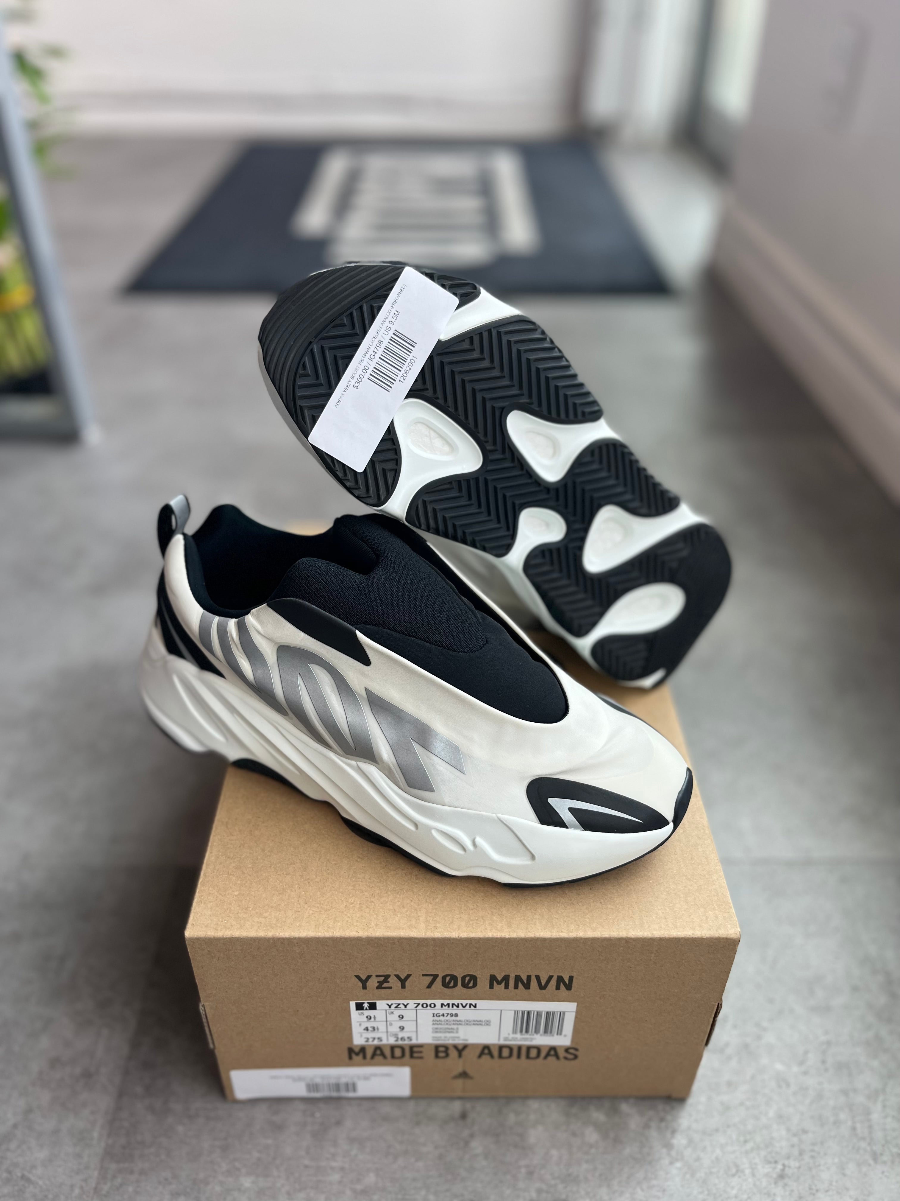 Adidas Yeezy Boost 700 MNVN Laceless Analog (Preowned)