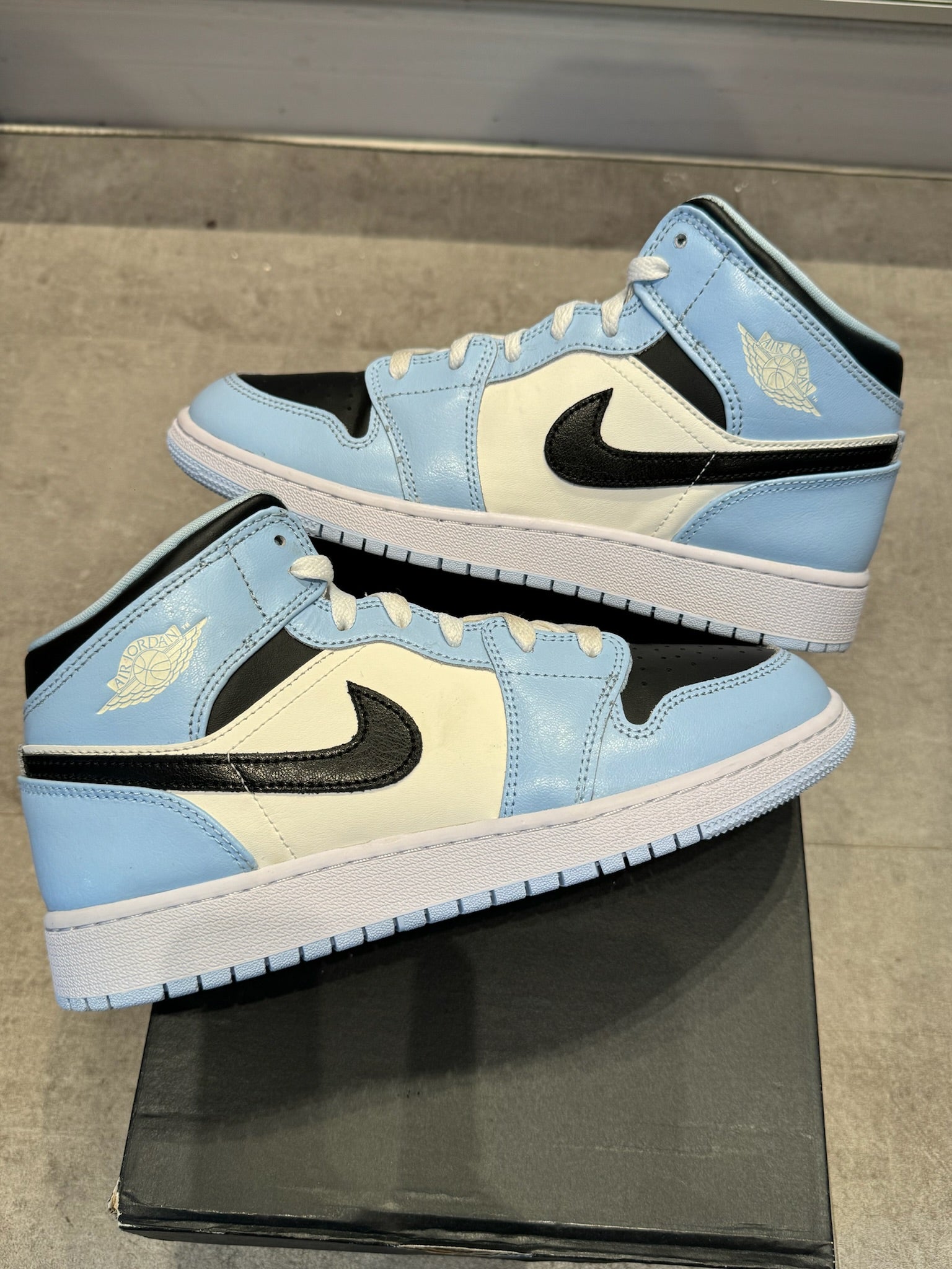 Jordan 1 Mid Ice Blue (2022) (GS) (Preowned)