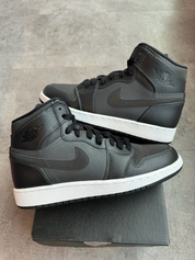 Air Jordan 1 Retro High Anthracite (GS) (Preowned size 5.5Y)