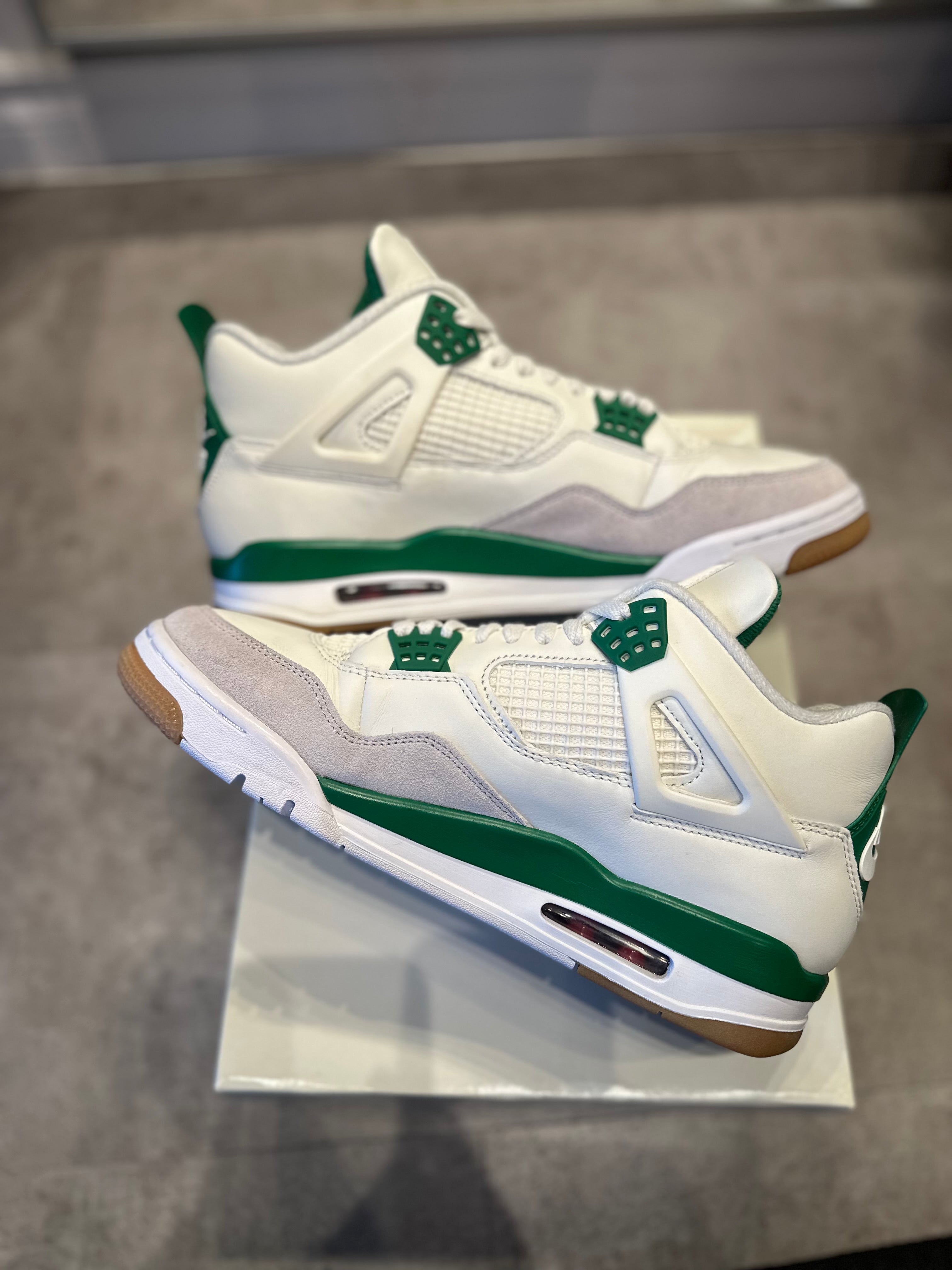 Jordan 4 Retro SB Pine Green (Preowned Size 10.5)