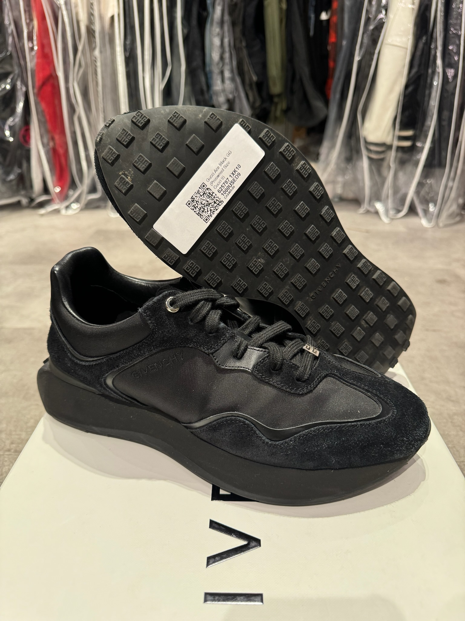 Givenchy Giv Runner Black (Preowned Size 9)