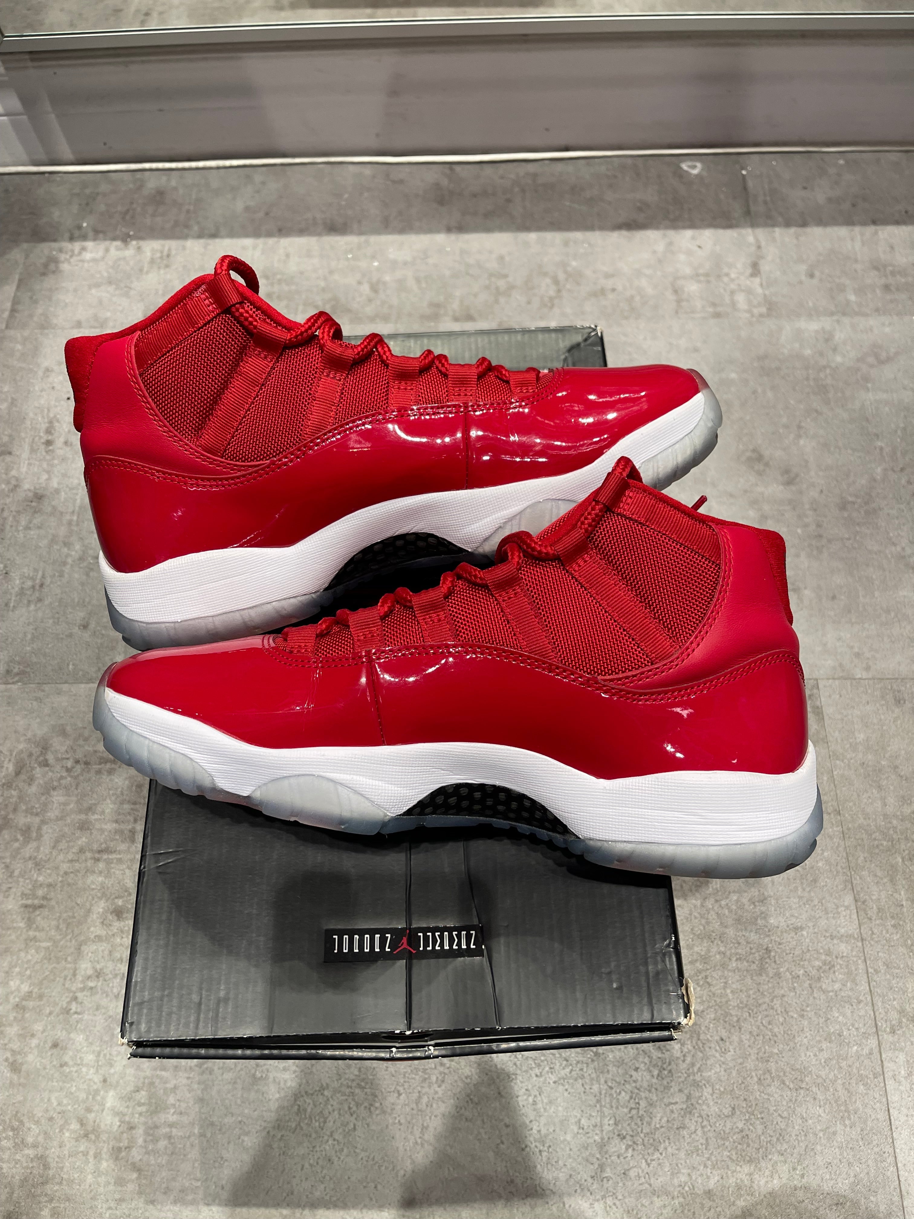 Jordan 11 Retro Win Like 96 (Preowned Size 9.5)