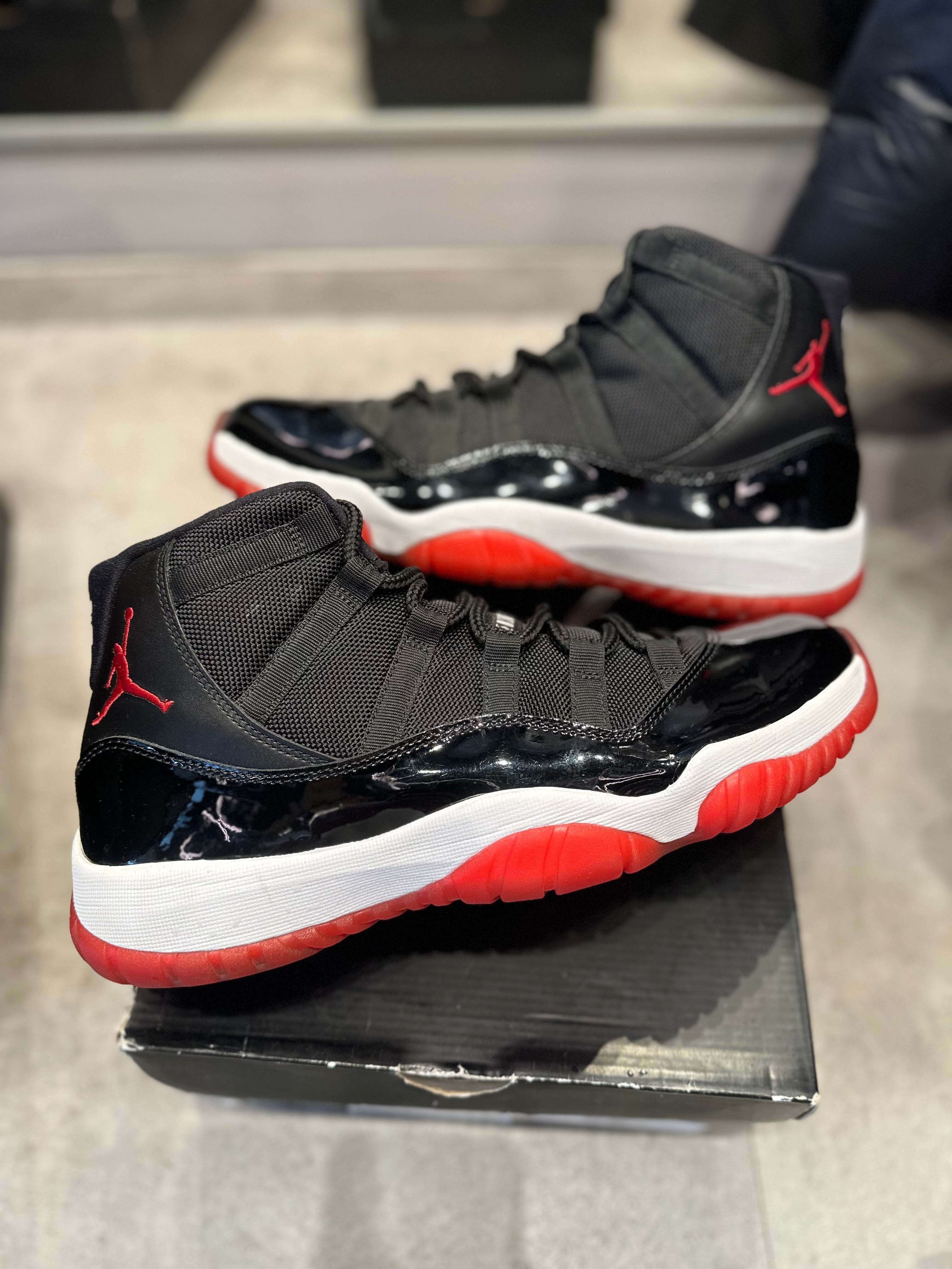 Jordan 11 Retro Playoffs Bred (2012) (Preowned)