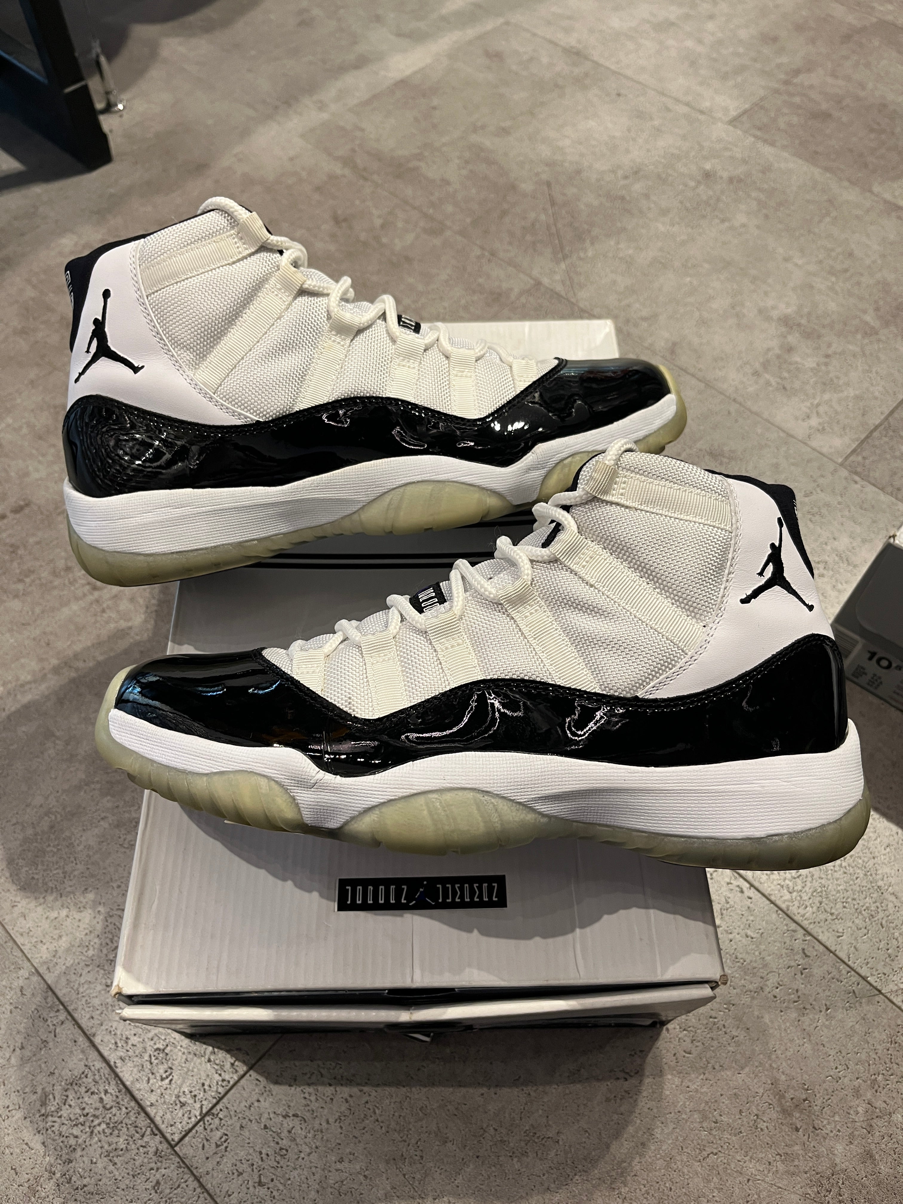 Jordan 11 Retro Concord (2011) (Preowned Size 10 9/10)