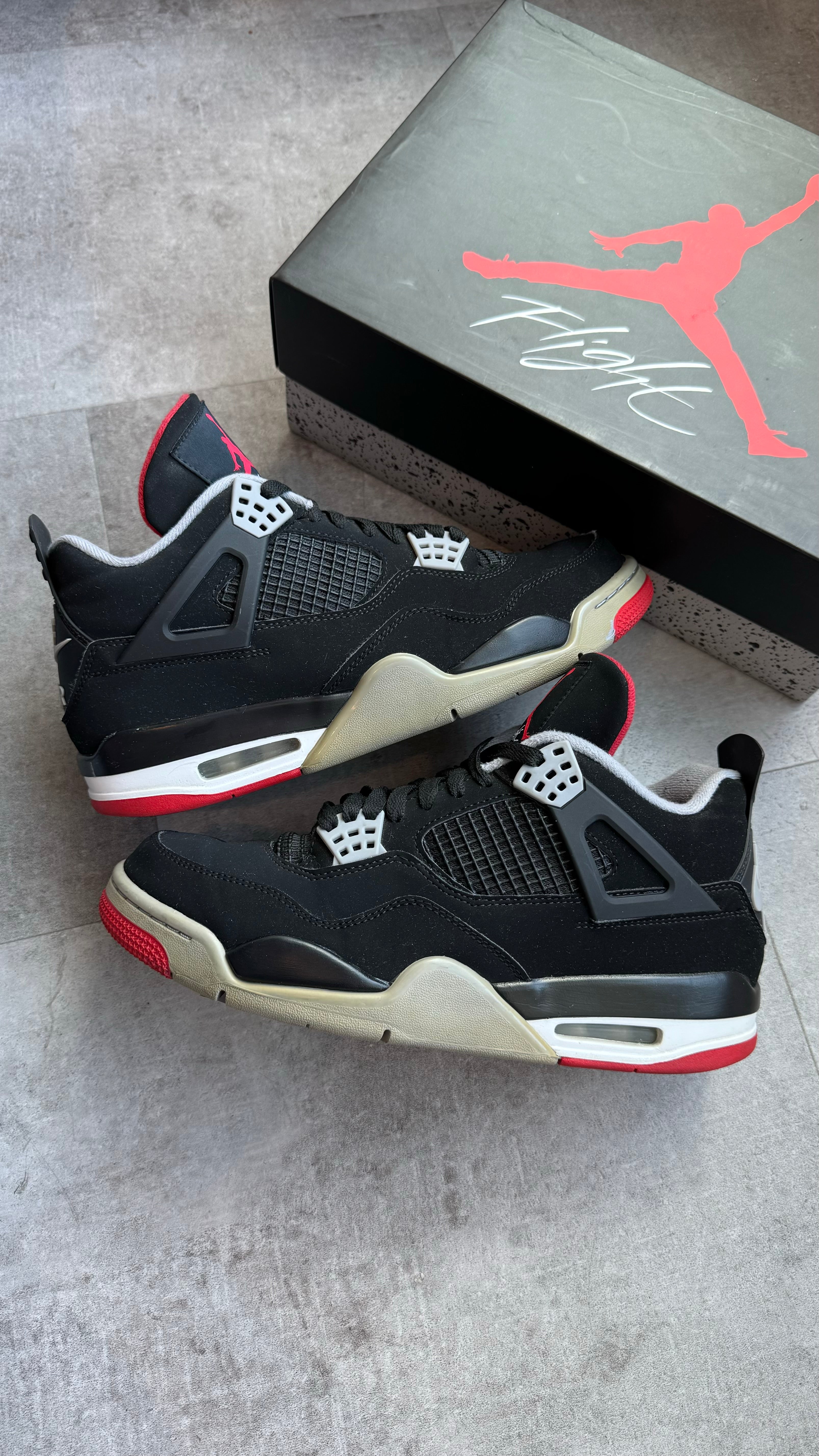 Jordan 4 Retro Bred (2019) (Preowned Size 9.5 9/10)