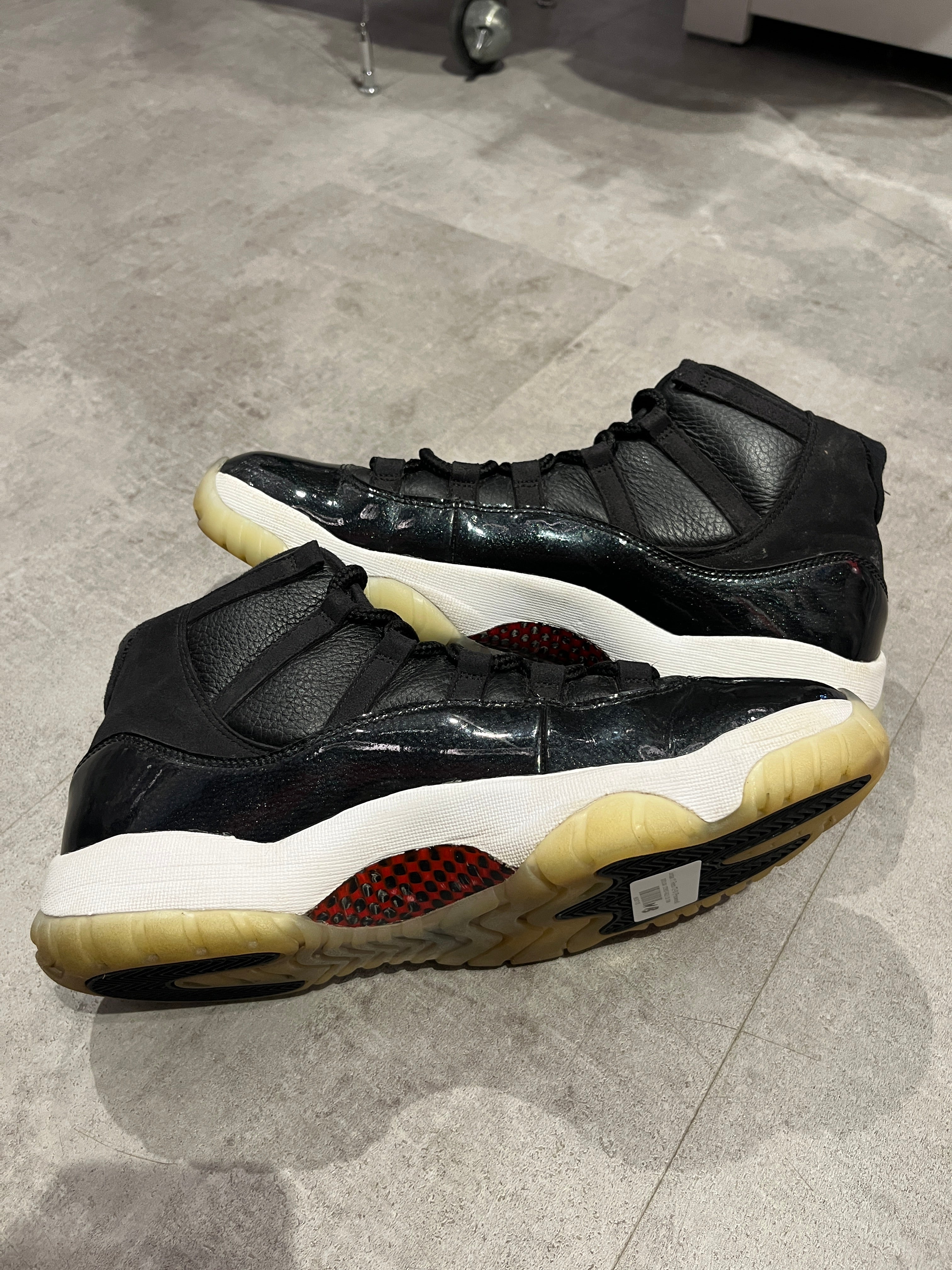 Jordan 11 Retro 72-10 (Preowned)