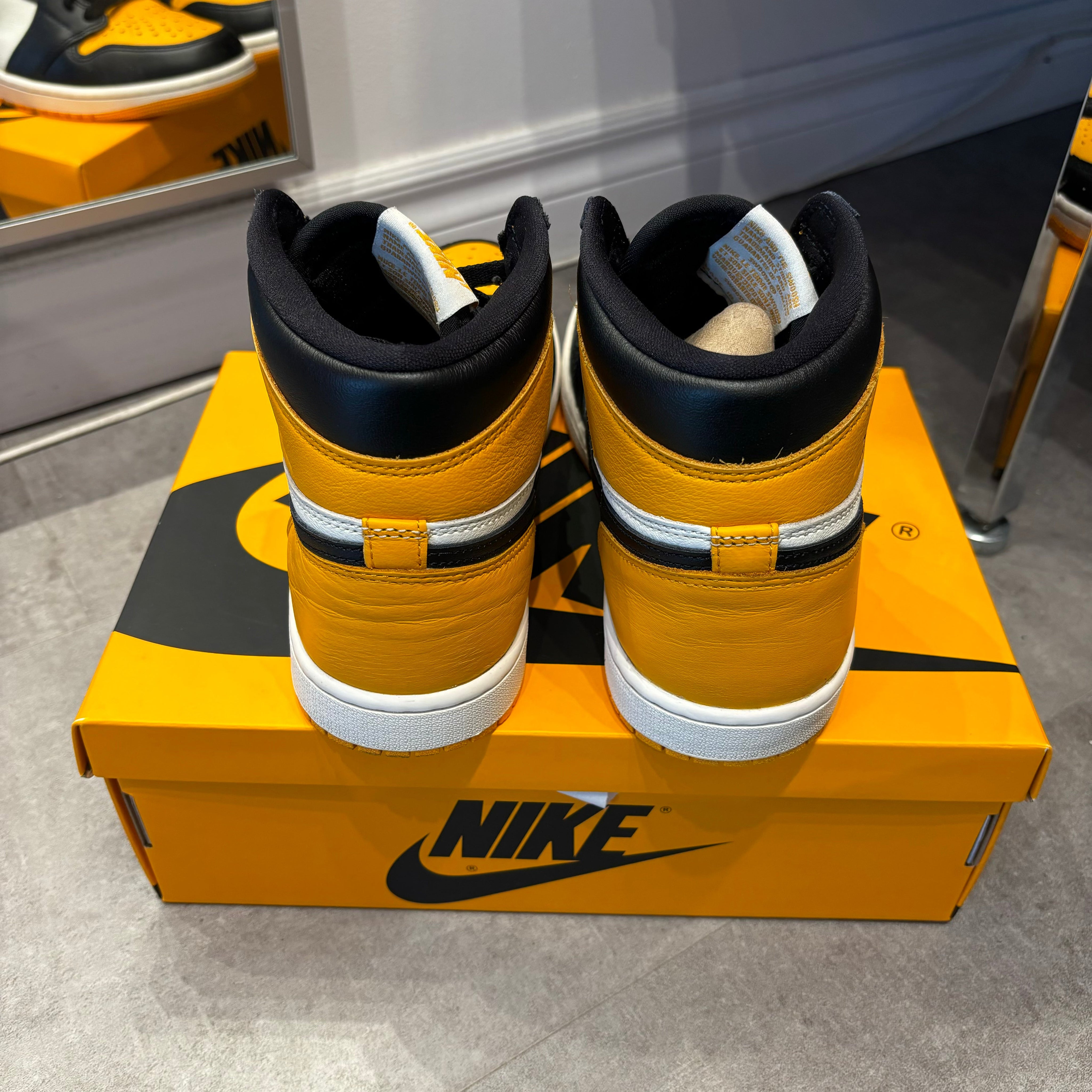 Jordan 1 Retro High Taxi (Preowned Size 8.5)