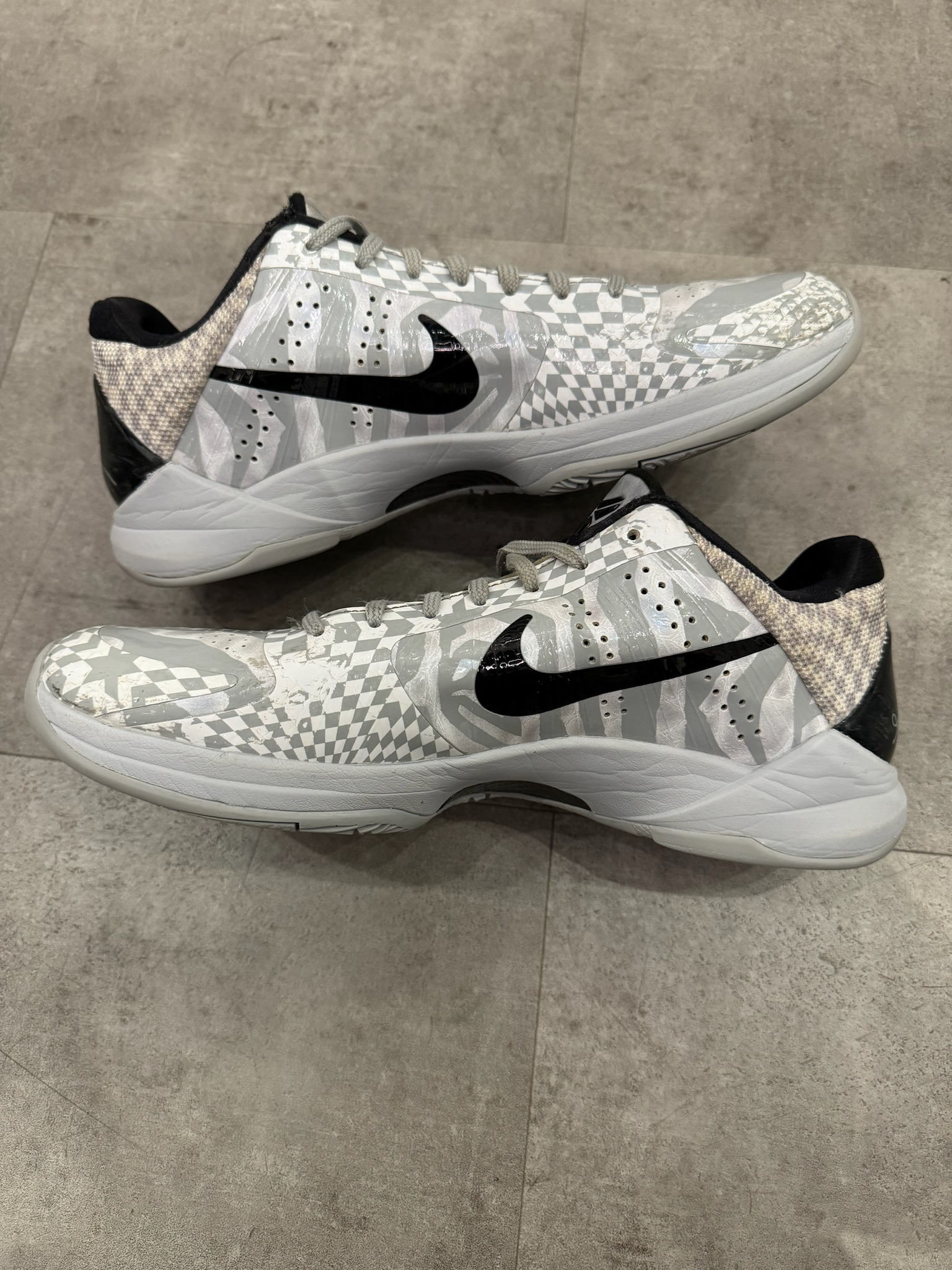 Nike Kobe 5 Protro Zebra Demar Derozan PE (Preowned)