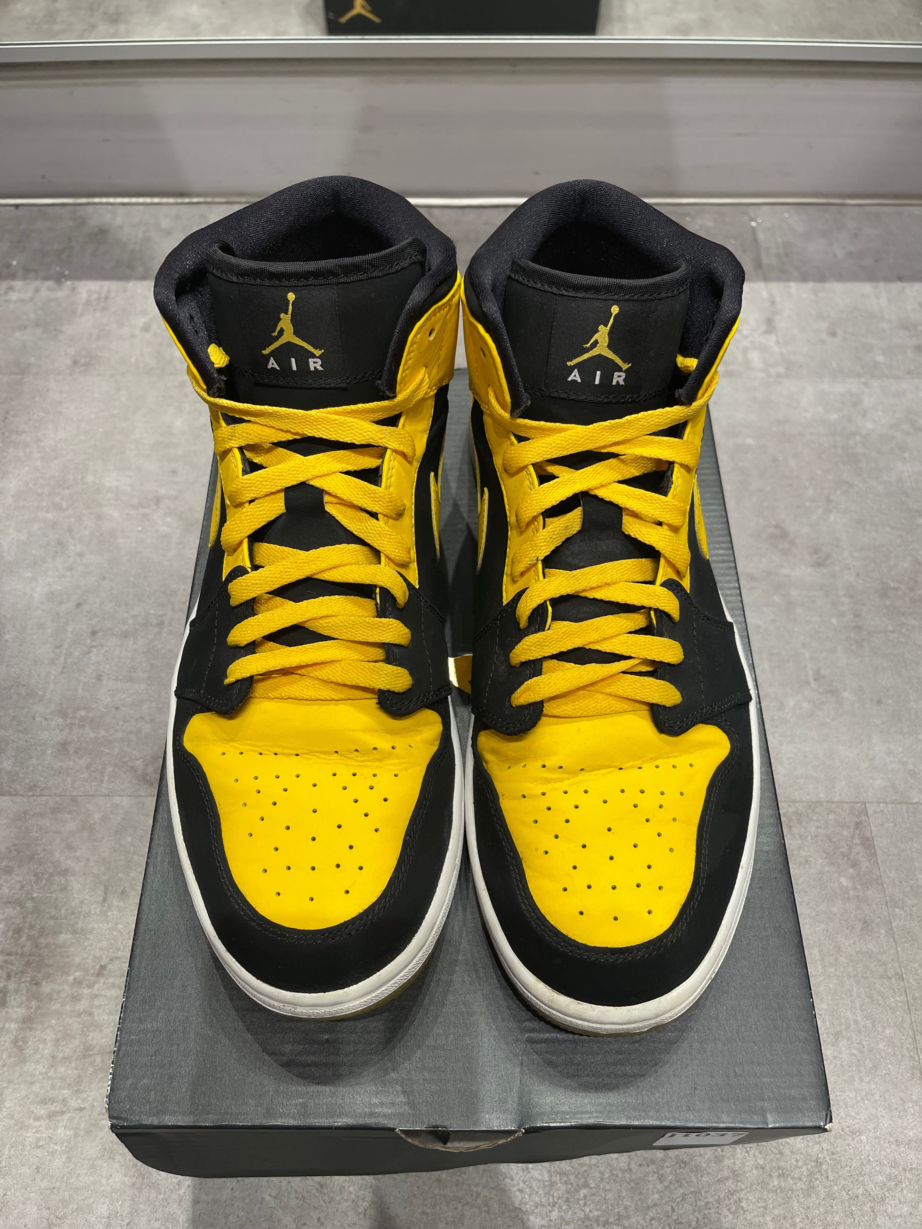 Jordan 1 Mid New Love (2017) (Preowned)